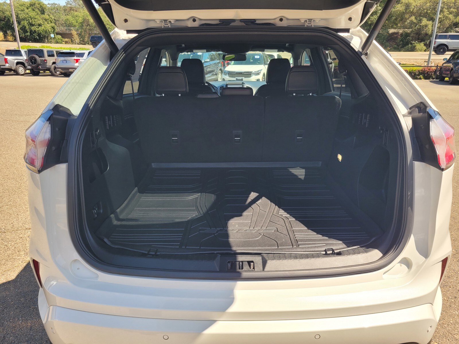 2023 Ford Edge ST Line photo 3