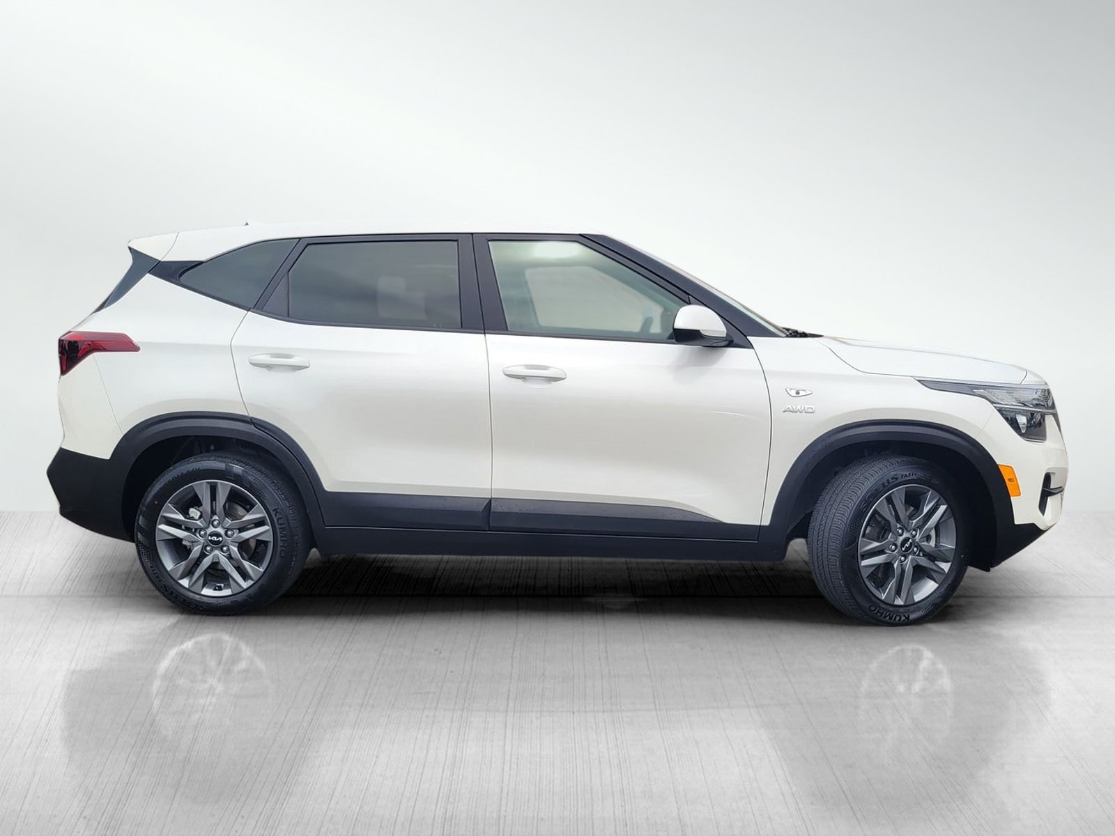 2022 Kia Seltos LX photo 2