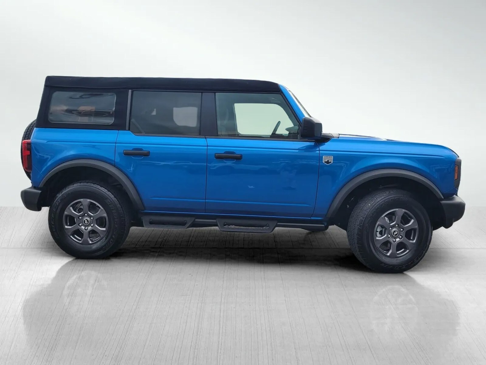 2023 Ford Bronco Big Bend photo 2