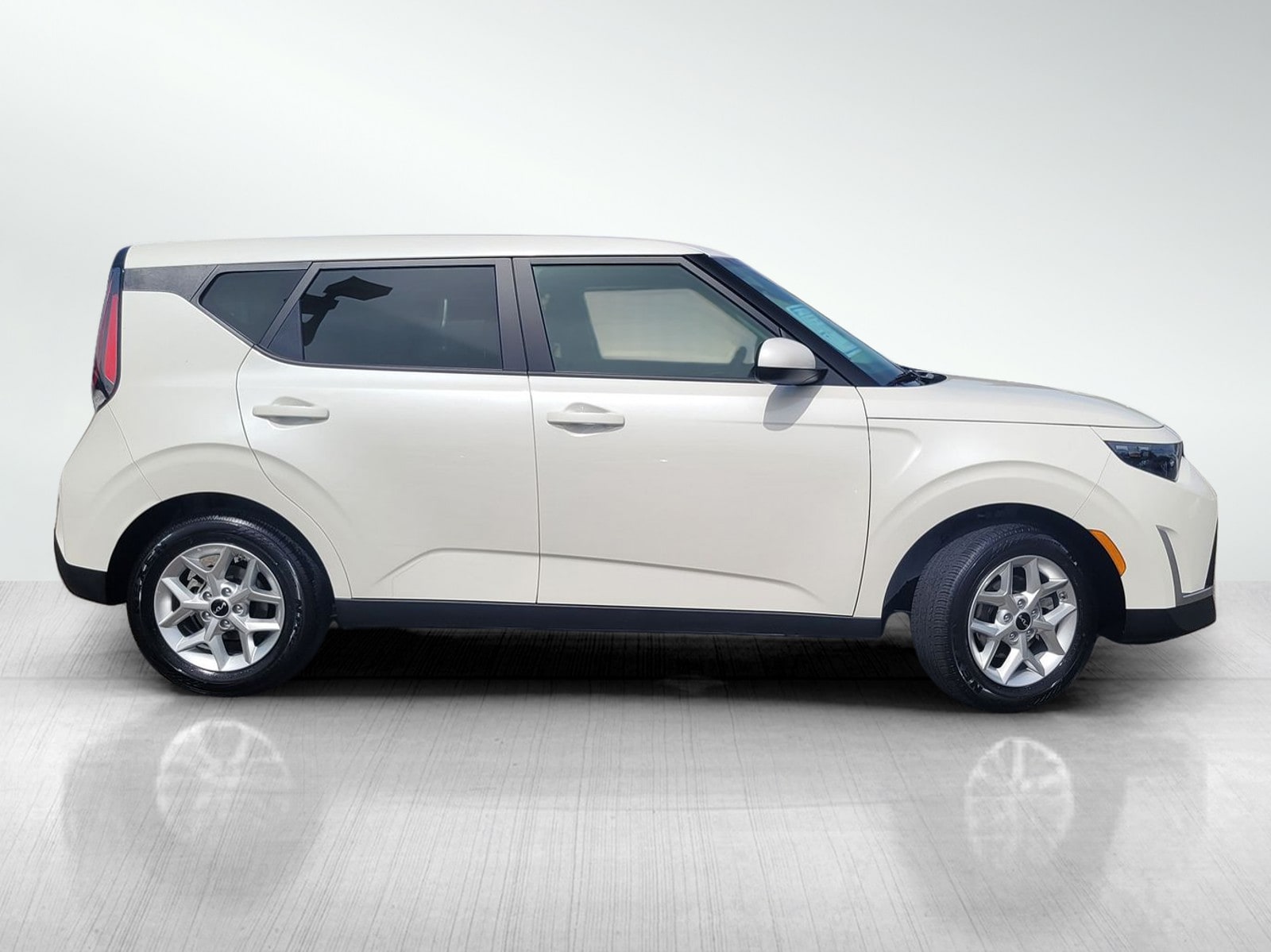 2025 Kia Soul LX photo 2