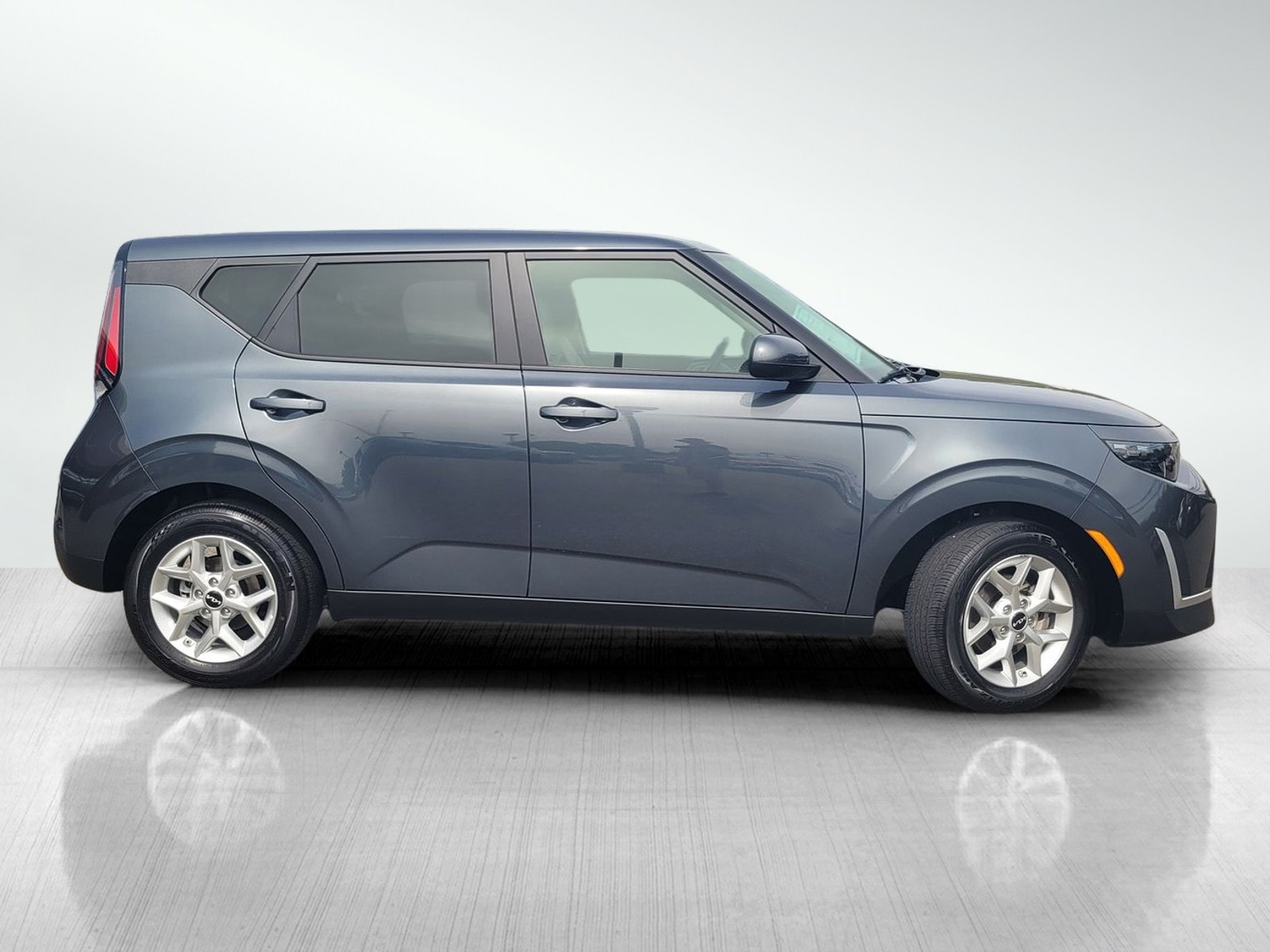 2025 Kia Soul LX photo 2