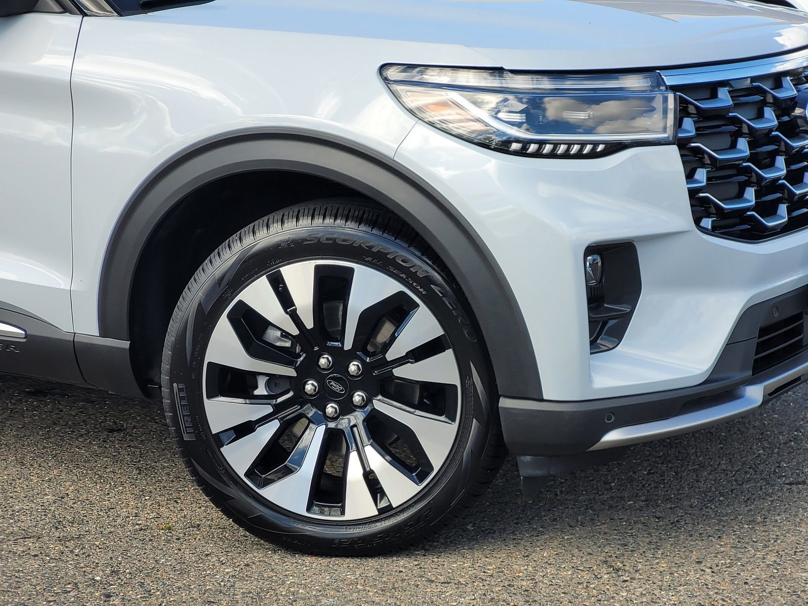 2025 Ford Explorer Platinum photo 5