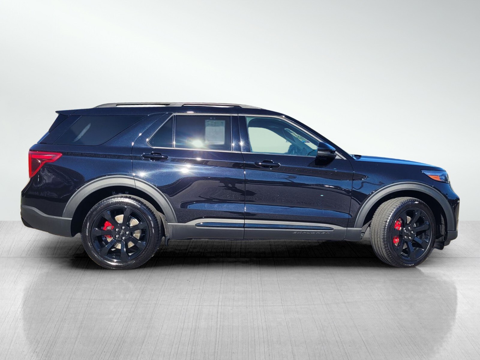 2022 Ford Explorer ST photo 3