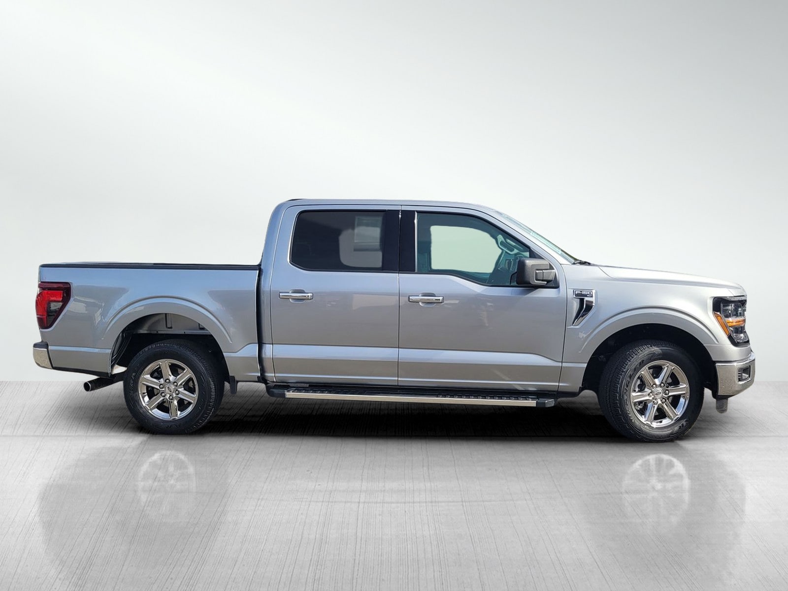 2025 Ford F-150 XLT photo 2