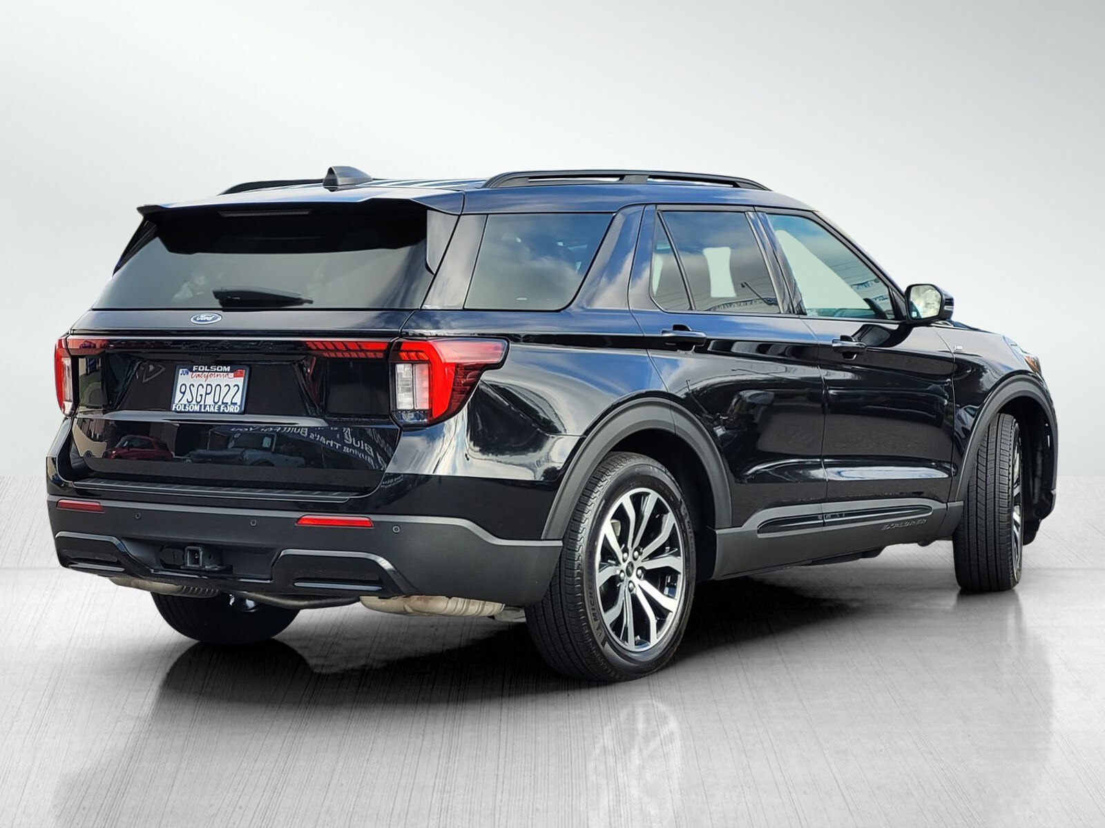 2025 Ford Explorer ST-Line photo 3