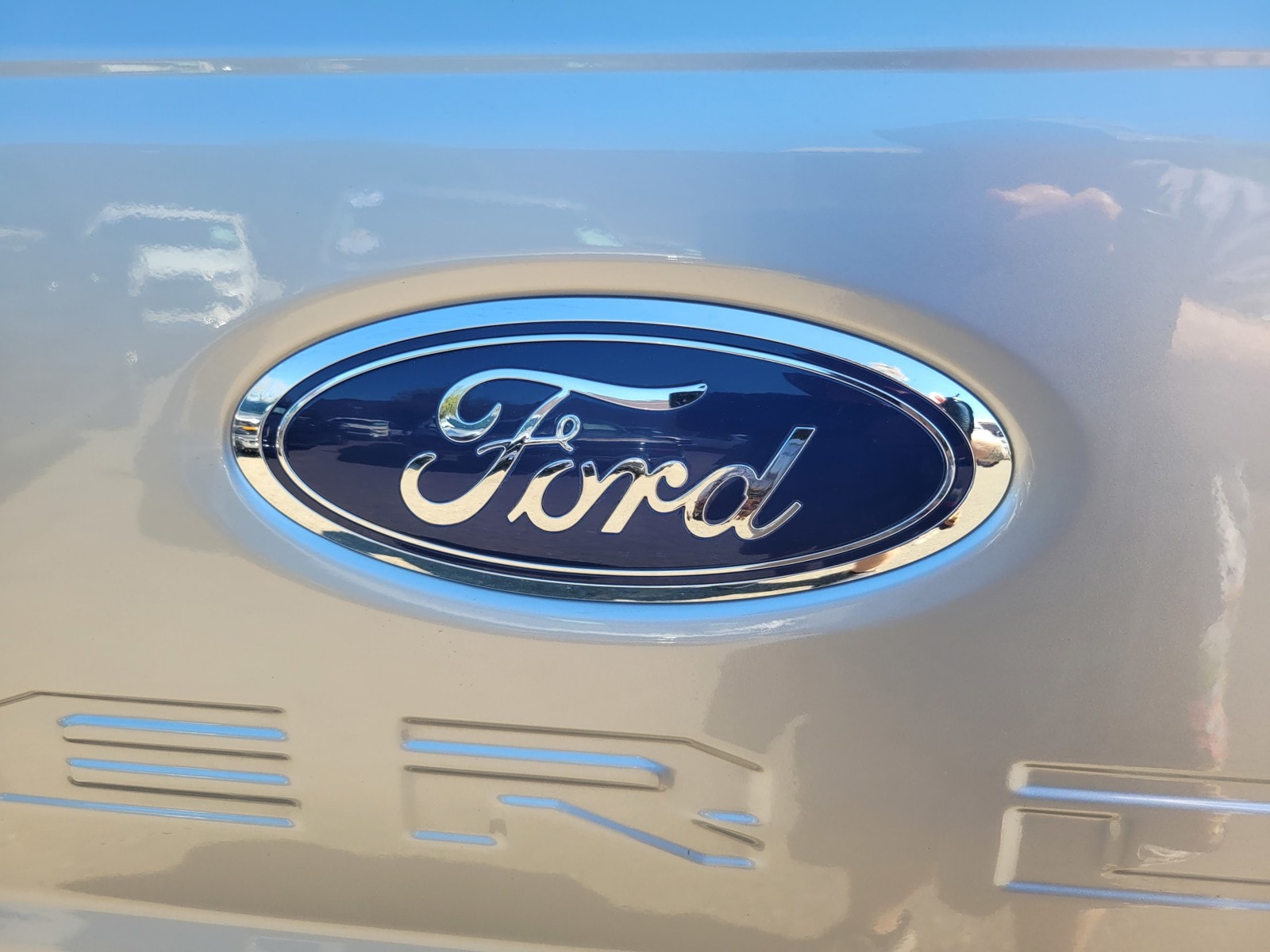 2024 Ford F-350 LARIAT photo 6