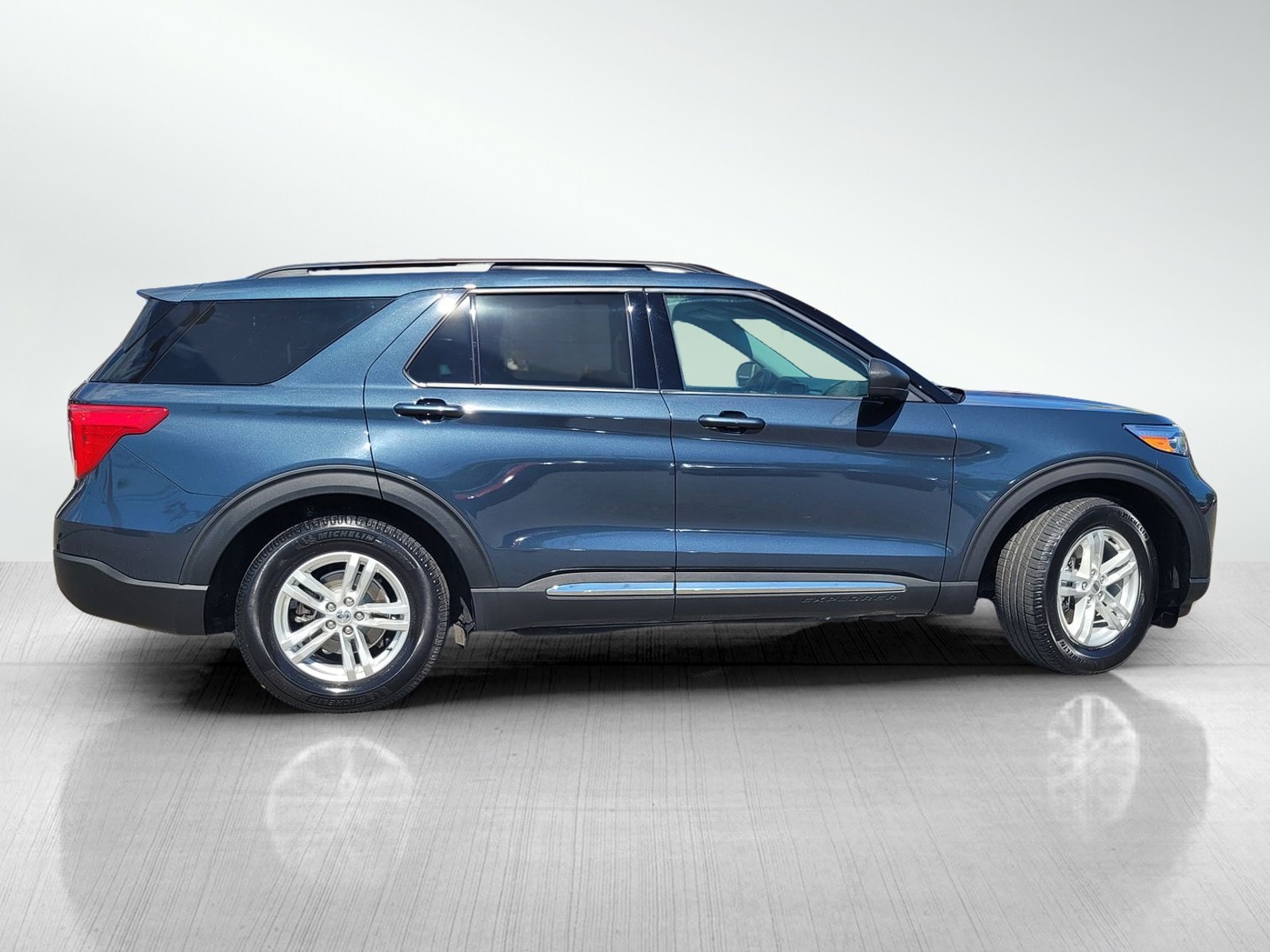 2022 Ford Explorer XLT photo 2