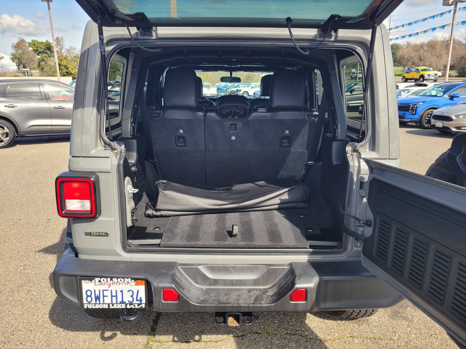 2021 Jeep Wrangler Unlimited Sahara Altitude photo 3