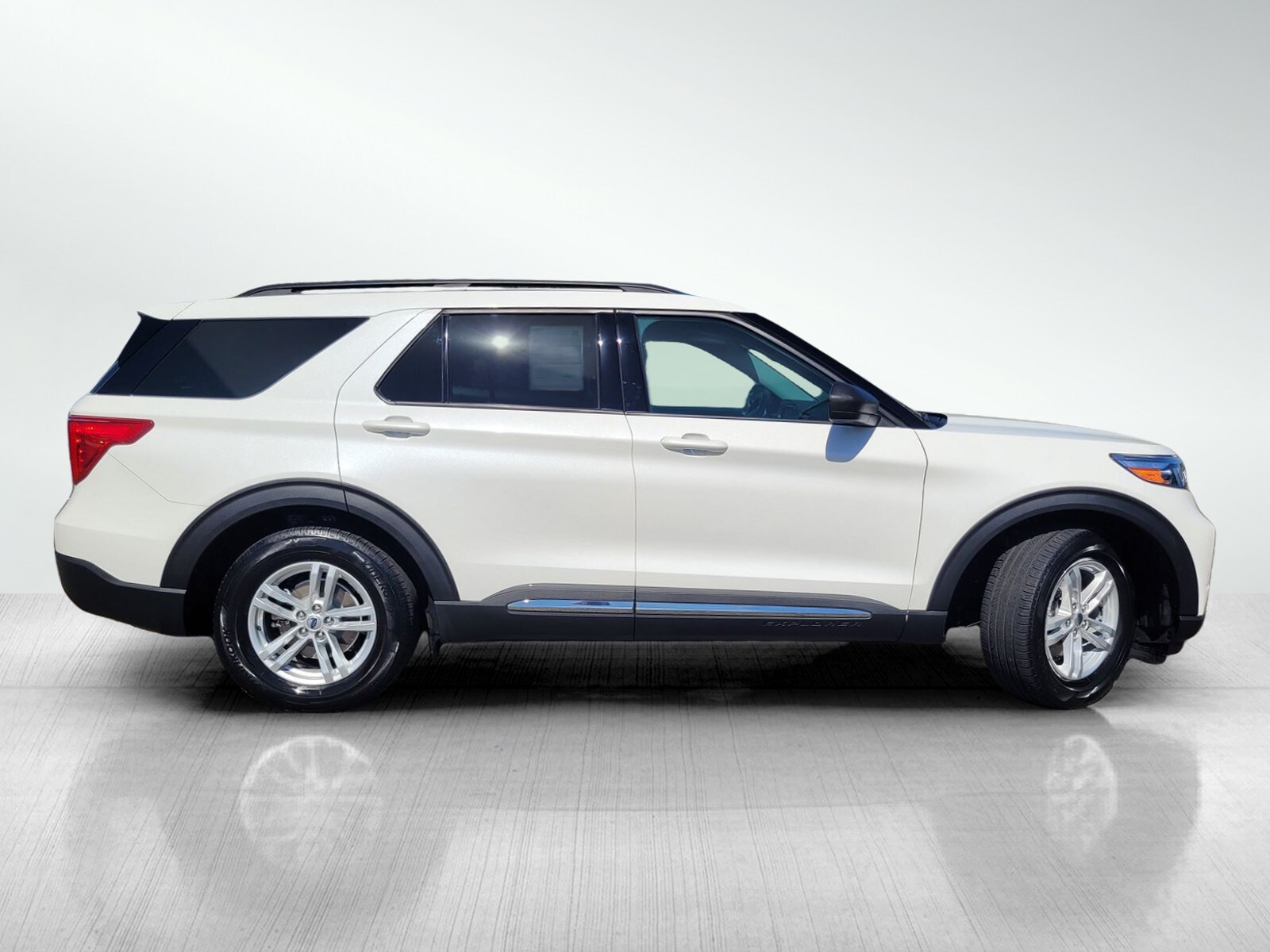 2022 Ford Explorer XLT photo 2