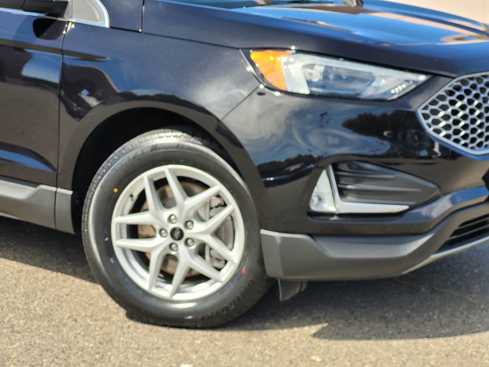 2023 Ford Edge SEL photo 5