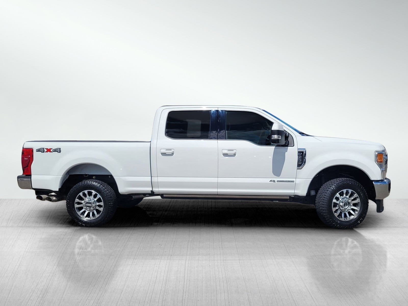 2022 Ford F-250 LARIAT photo 2