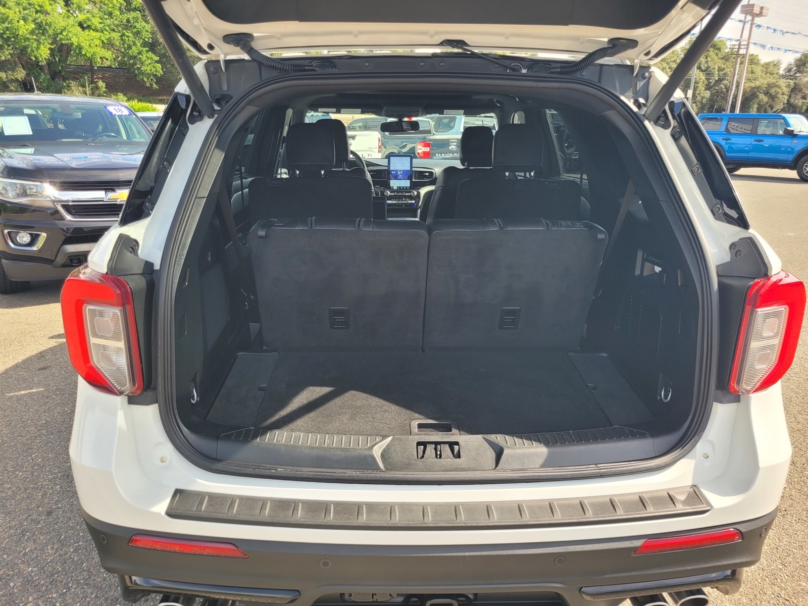 2023 Ford Explorer ST photo 3