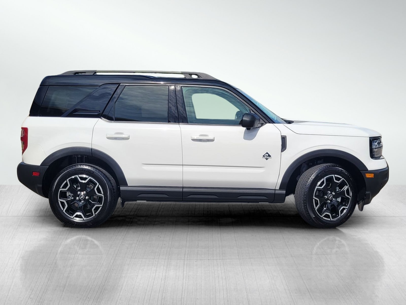 2025 Ford Bronco Sport Outer Banks photo 2