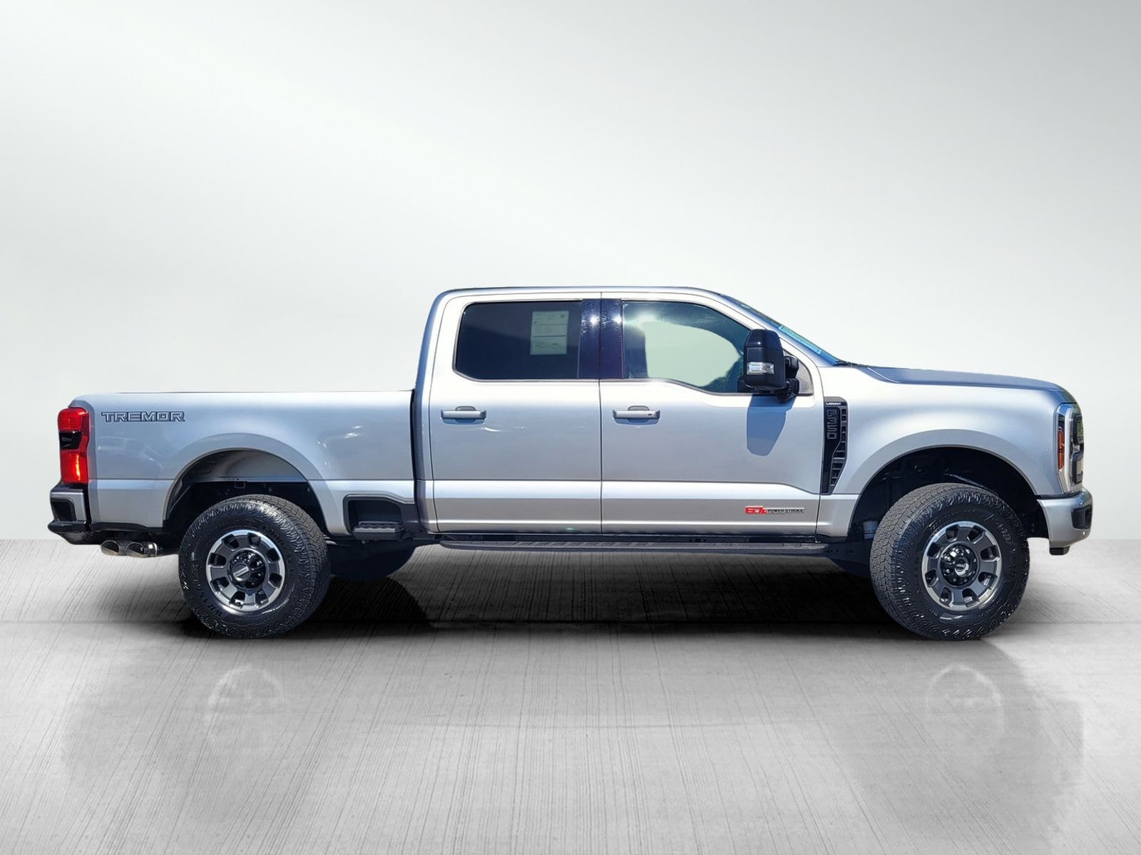 2024 Ford F-350 LARIAT photo 2