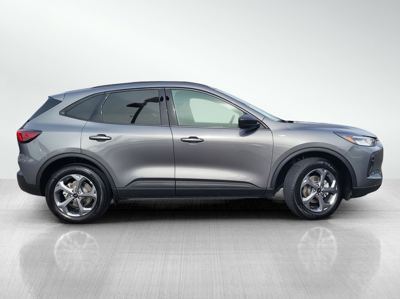 2025 Ford Escape ST-Line photo 2