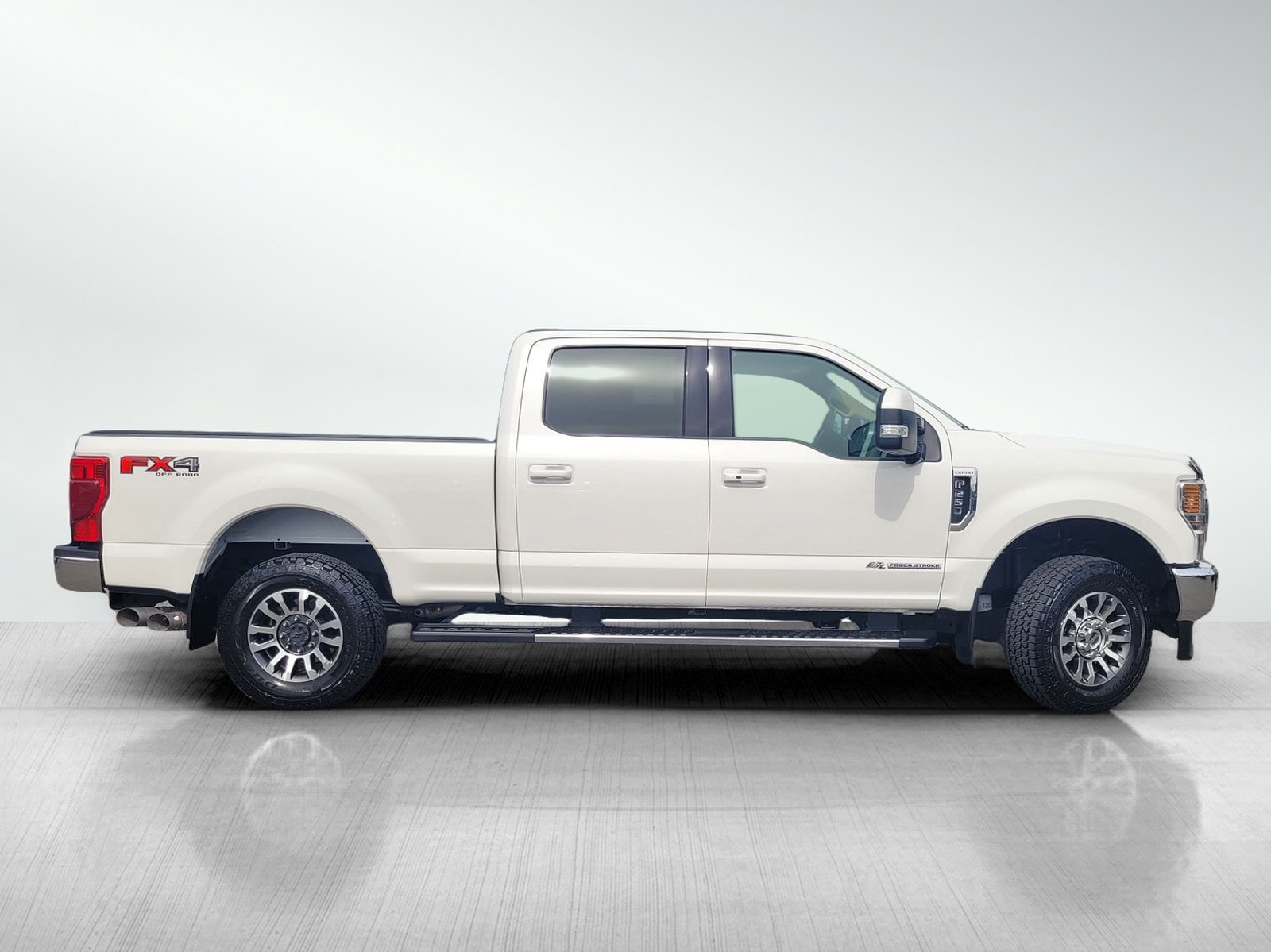 2022 Ford F-250 LARIAT photo 2