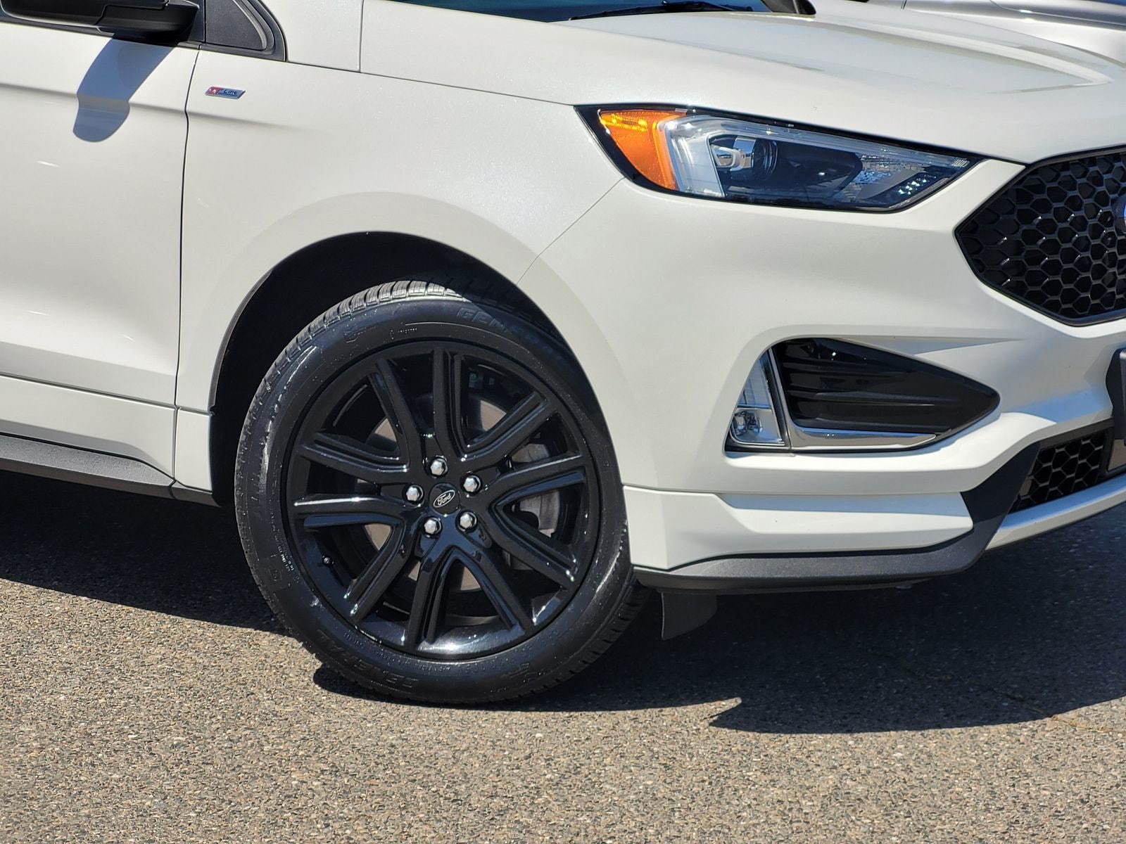 2023 Ford Edge ST Line photo 5