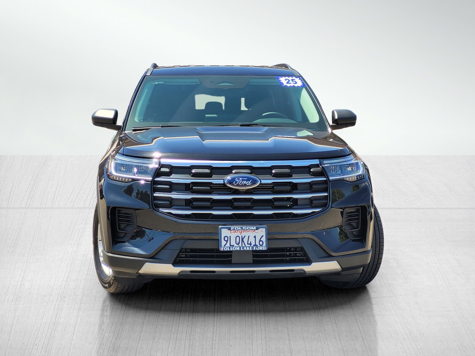 2025 Ford Explorer photo 2