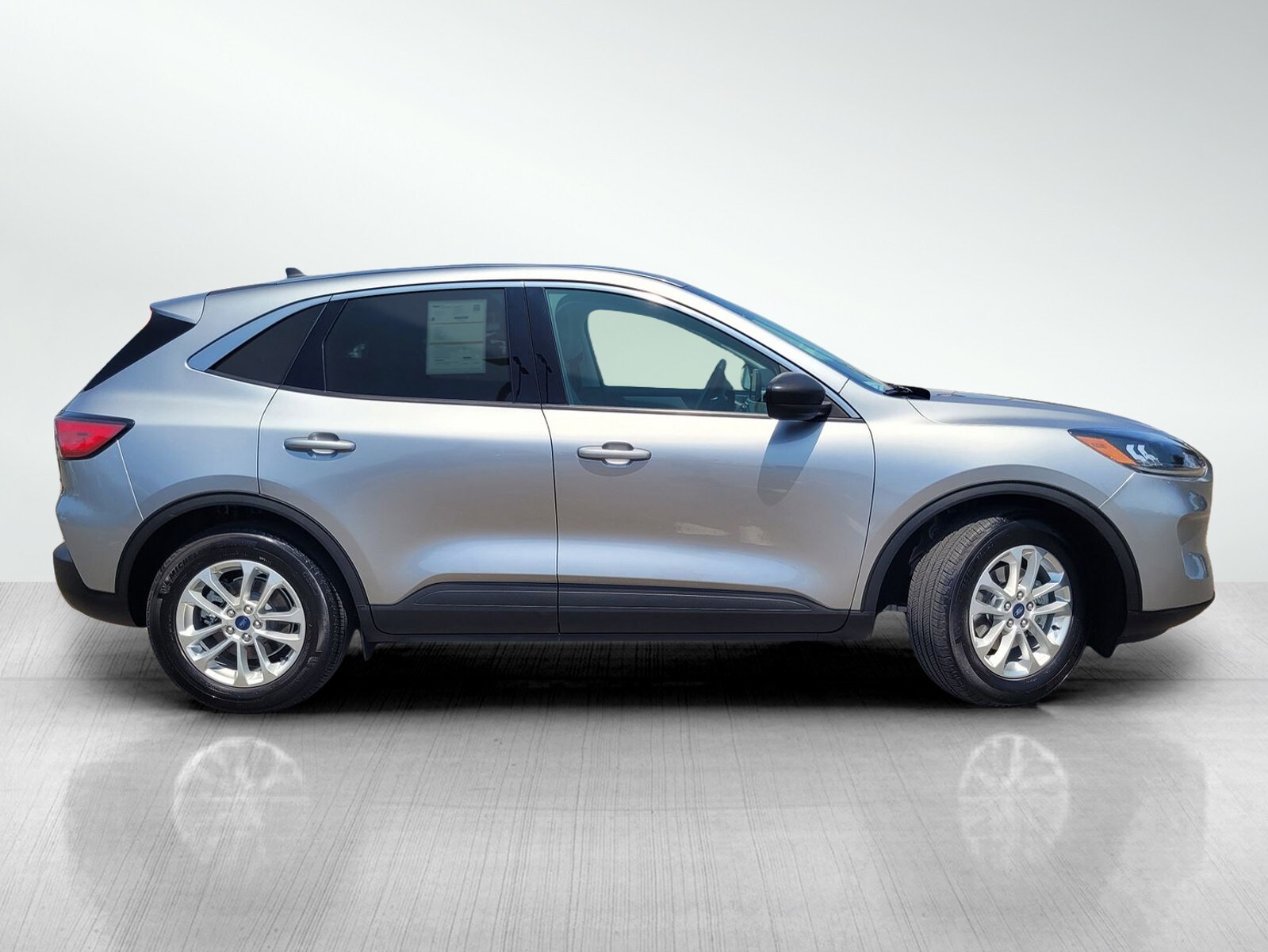 2022 Ford Escape SE photo 3