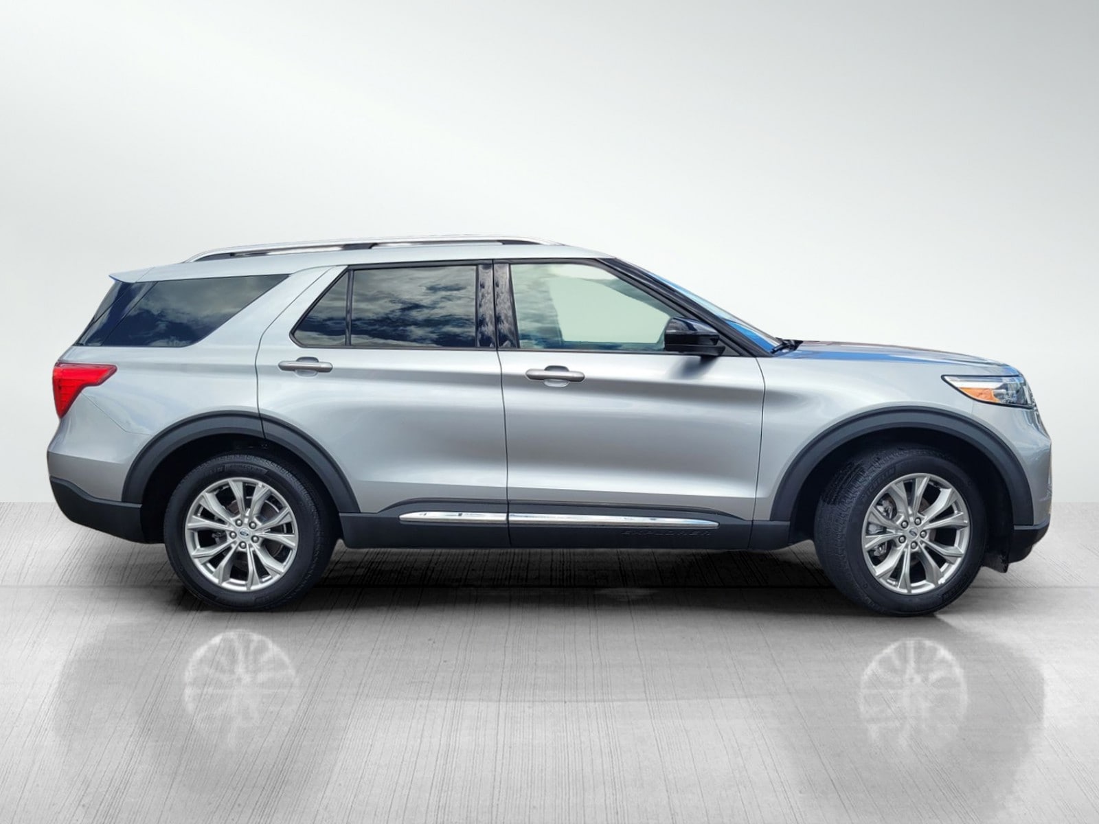 2023 Ford Explorer Limited photo 2