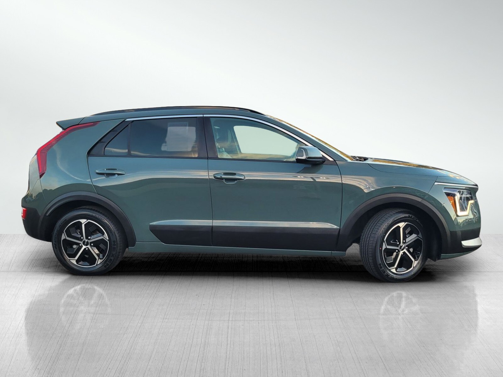 2023 Kia Niro EX photo 3