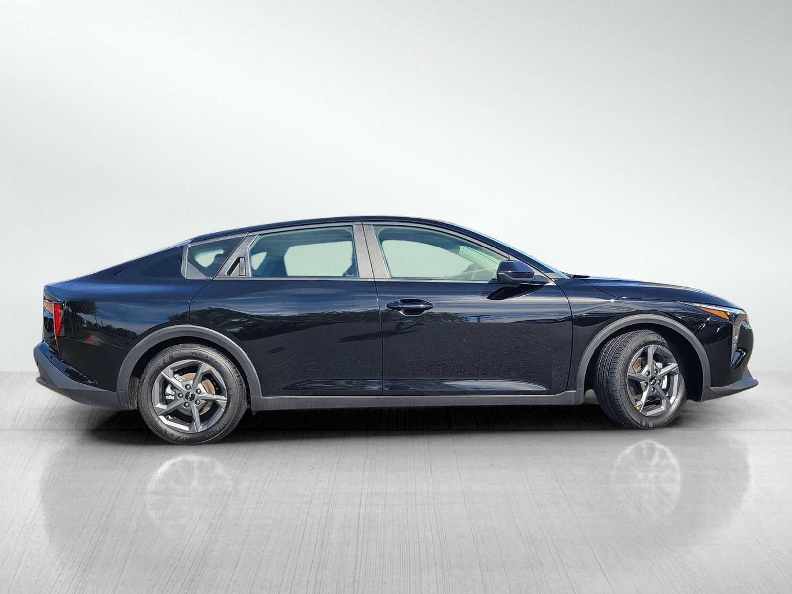 2025 Kia K4 LXS photo 2