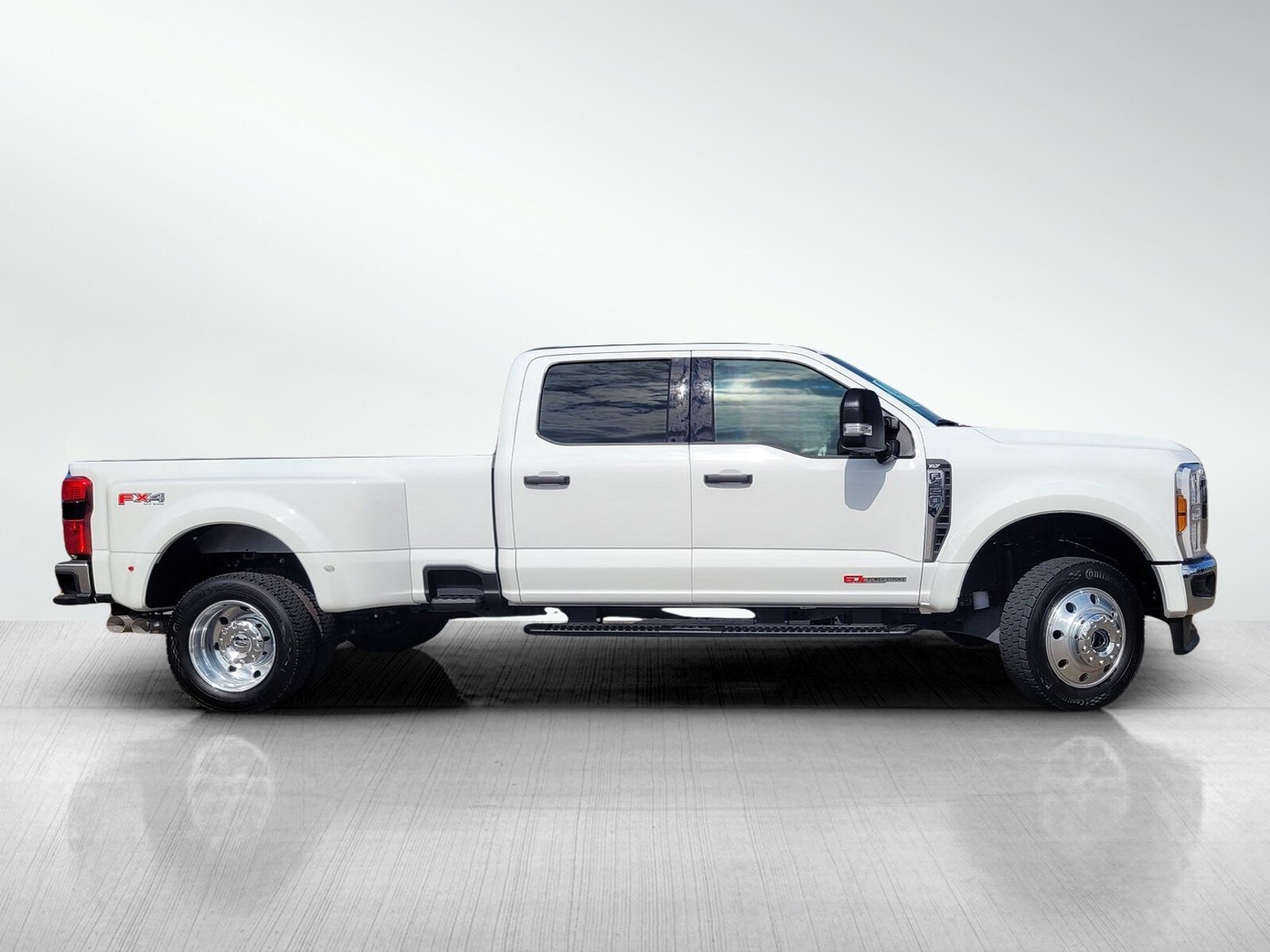 2024 Ford F-450 XLT photo 3