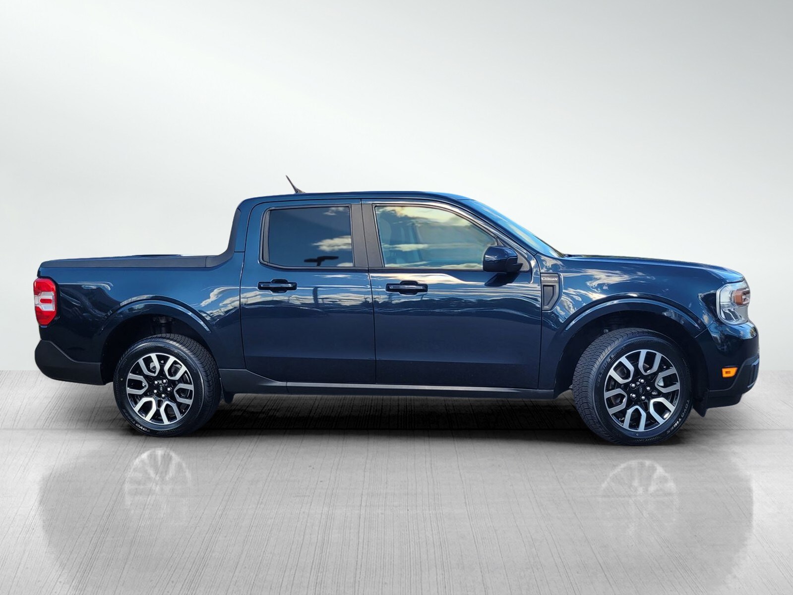 2022 Ford Maverick LARIAT photo 2