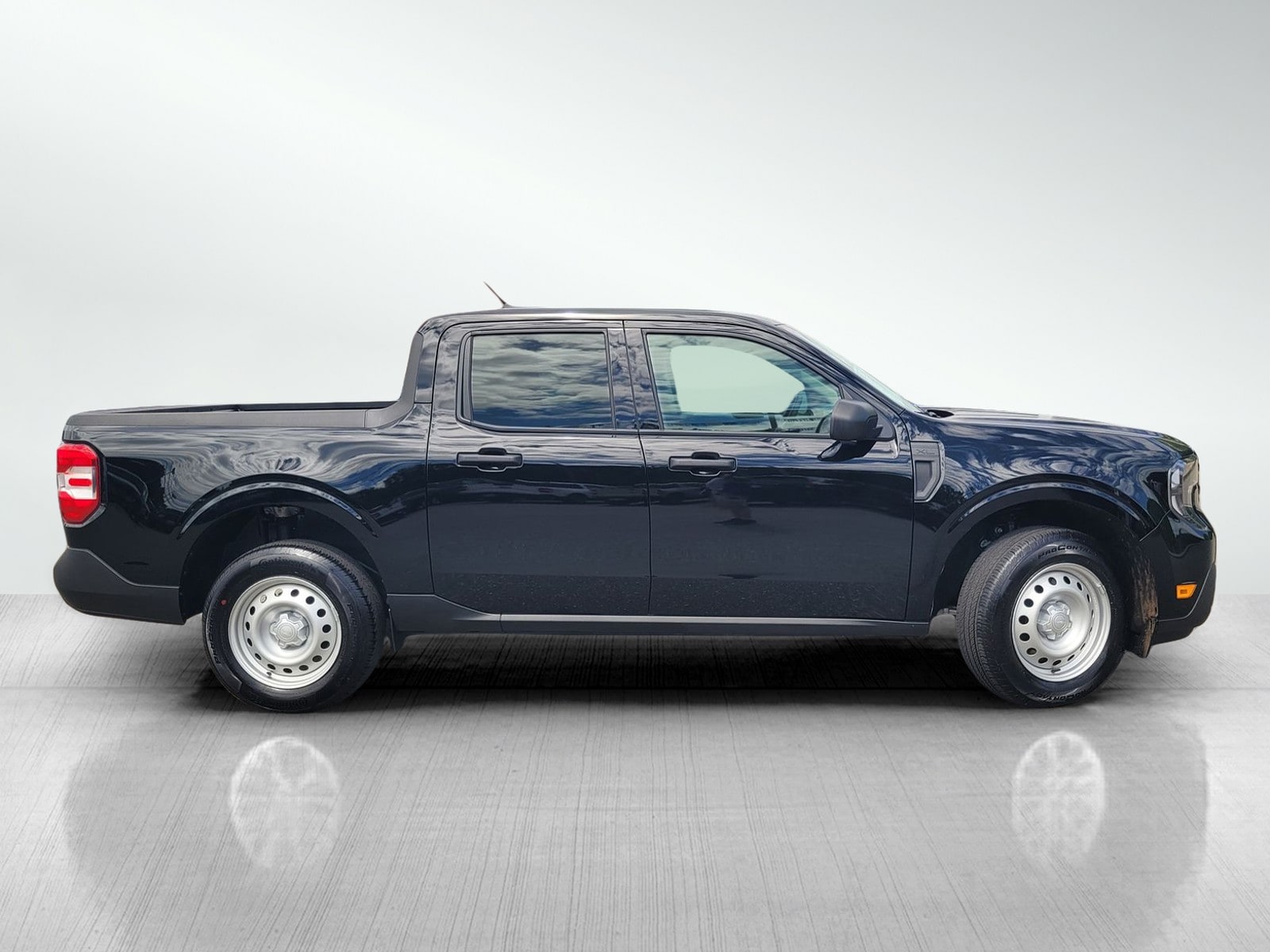 2026 Ford Maverick XL photo 2