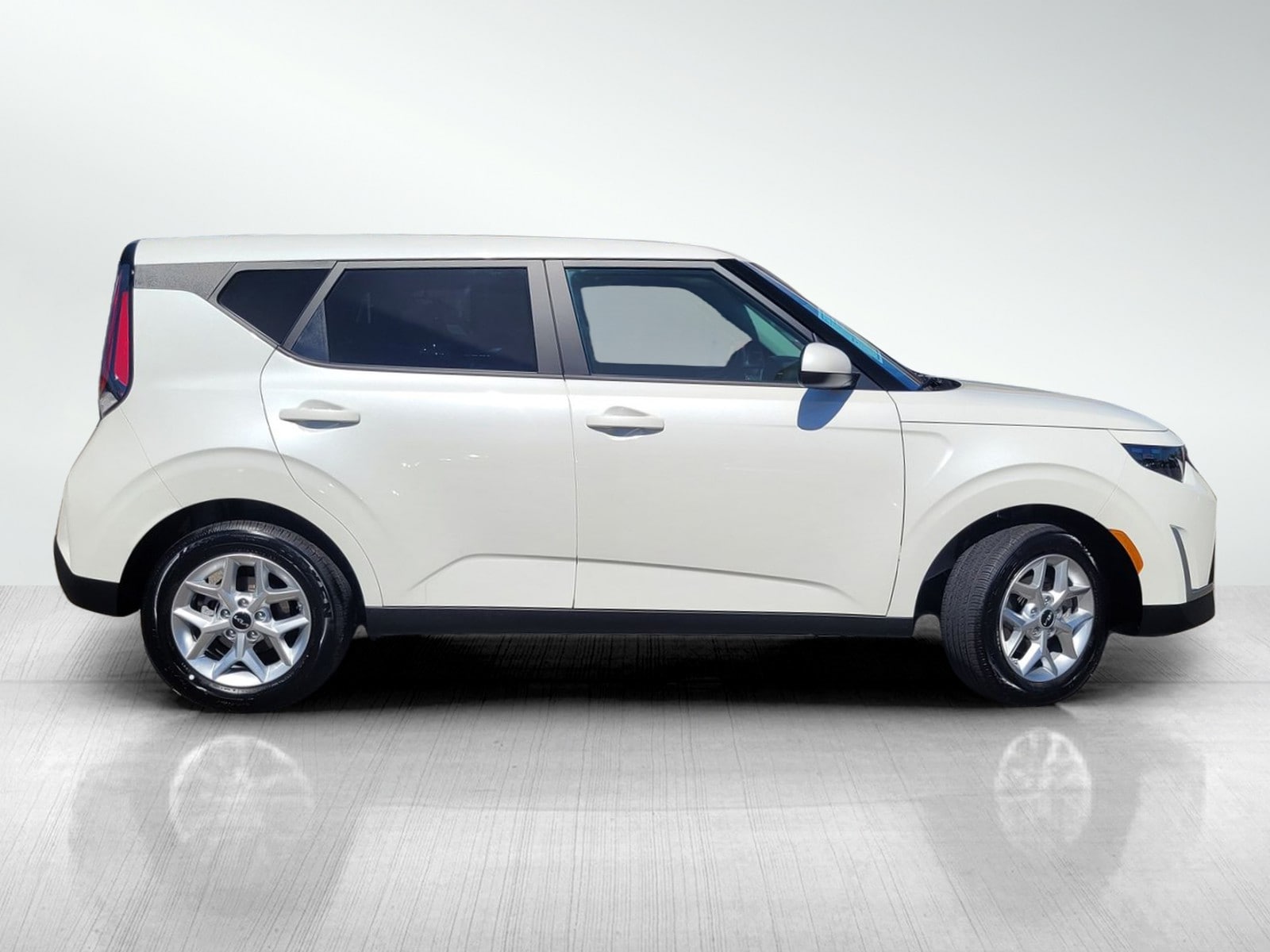 2025 Kia Soul photo 2