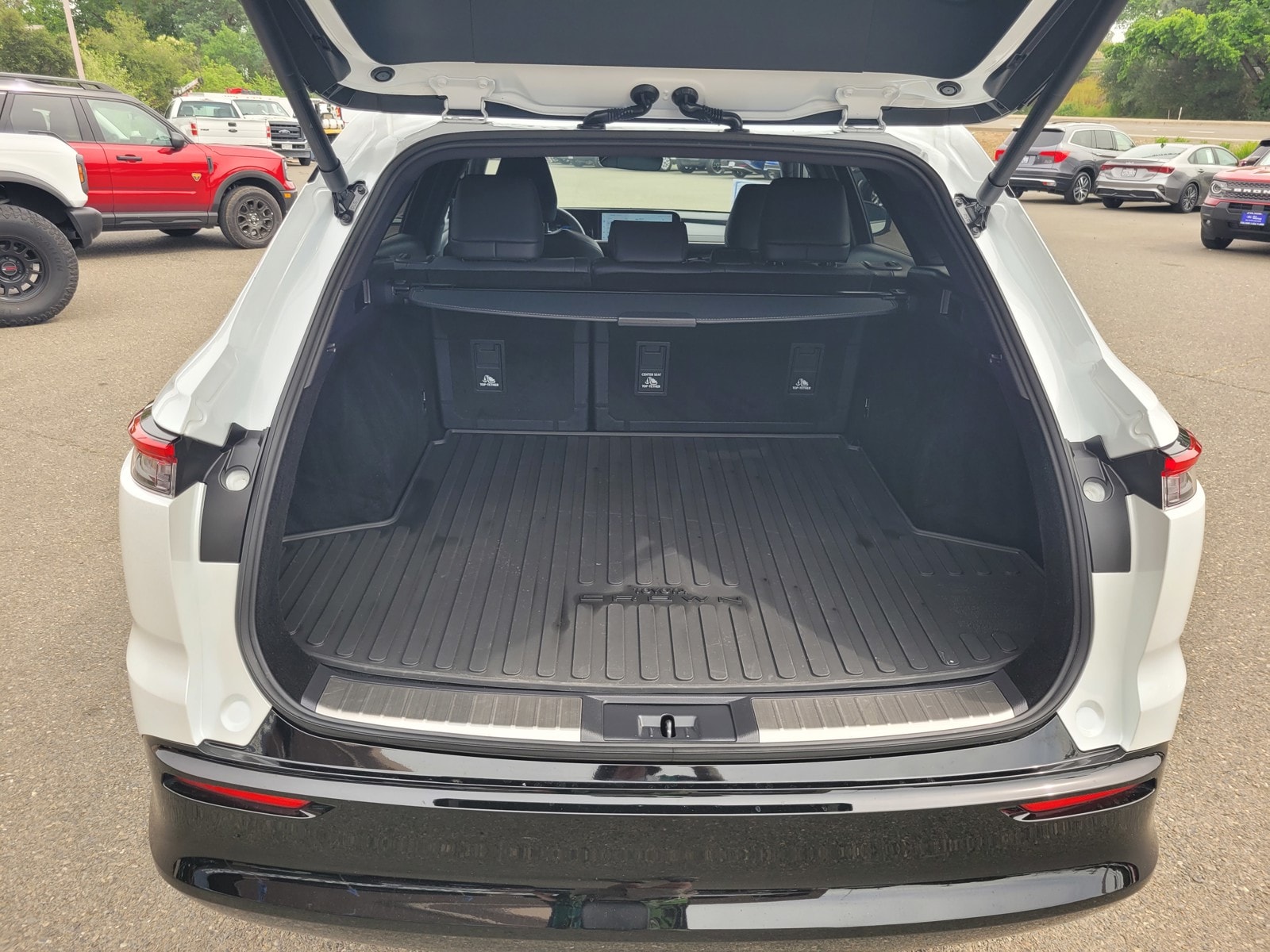 2025 Toyota Crown Signia XLE photo 3