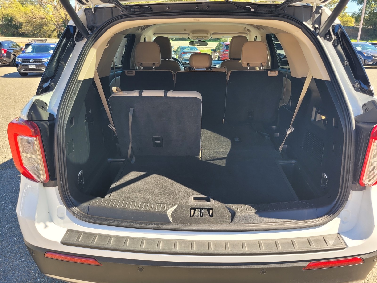 2023 Ford Explorer XLT photo 3