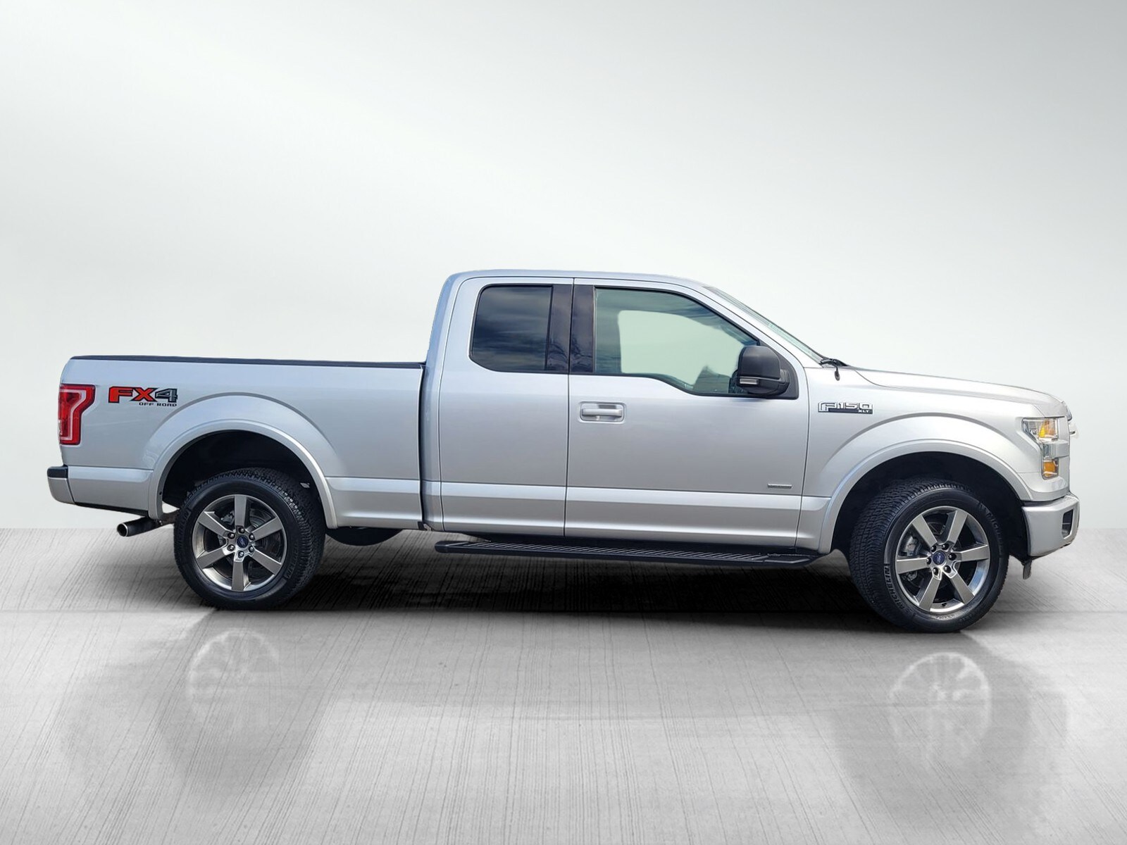 2015 Ford F-150 XLT photo 3