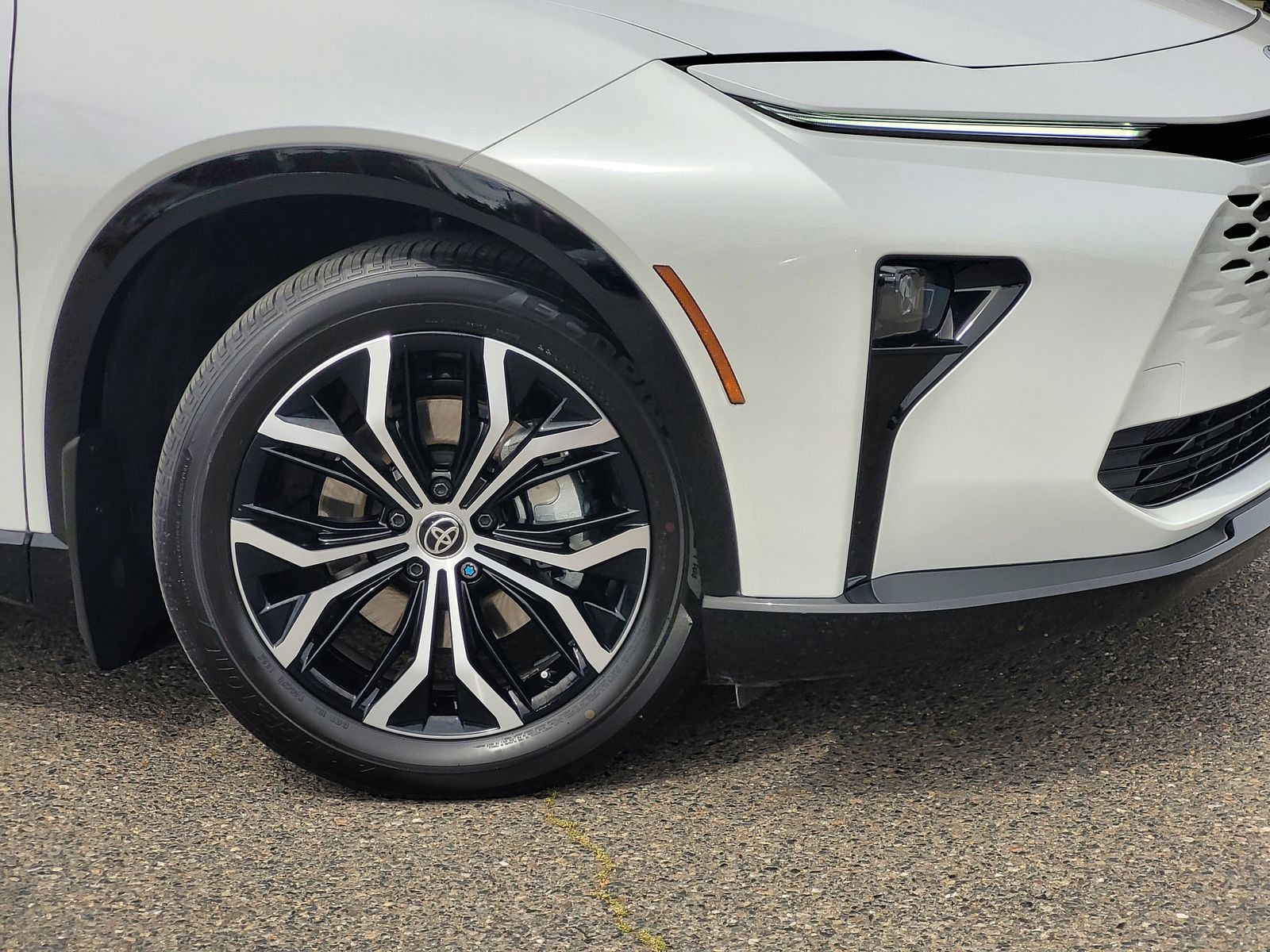 2025 Toyota Crown Signia XLE photo 5