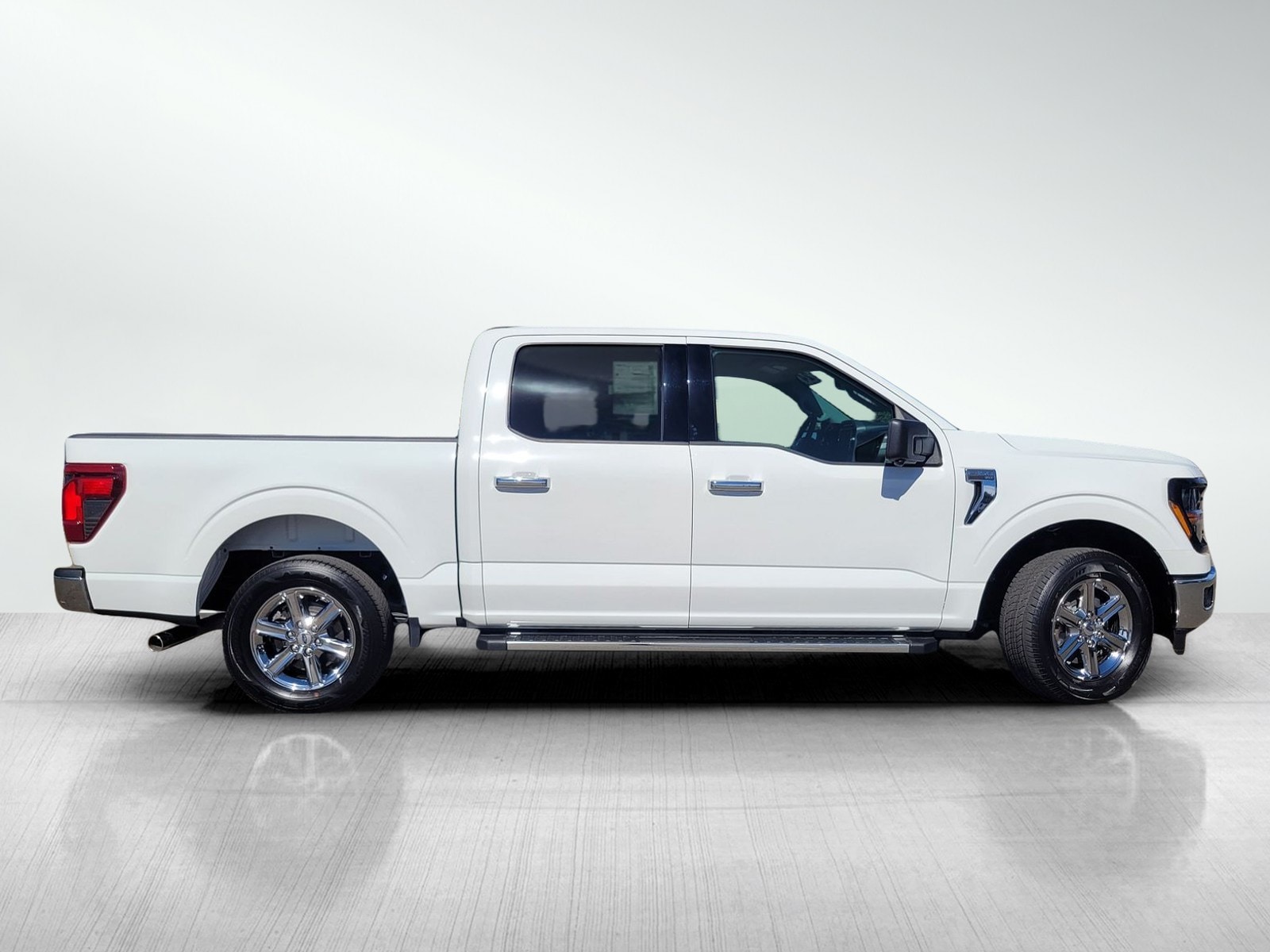 2024 Ford F-150 XLT photo 2