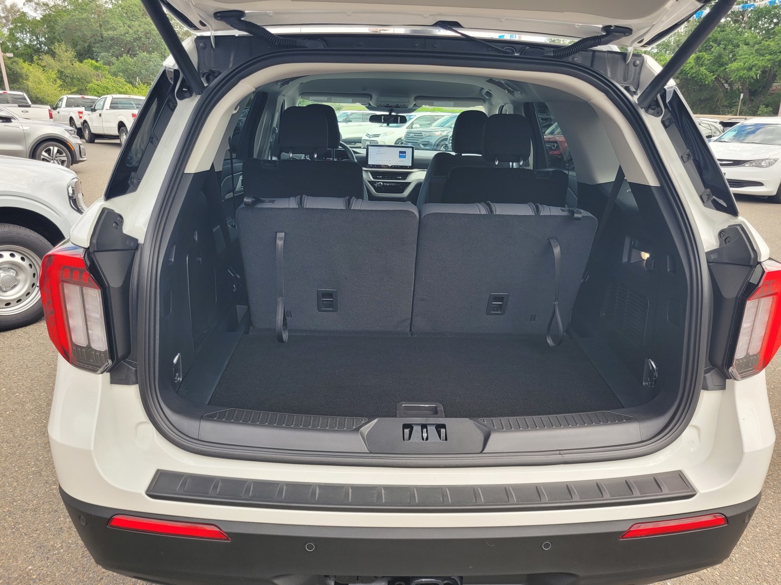 2026 Ford Explorer Active photo 3