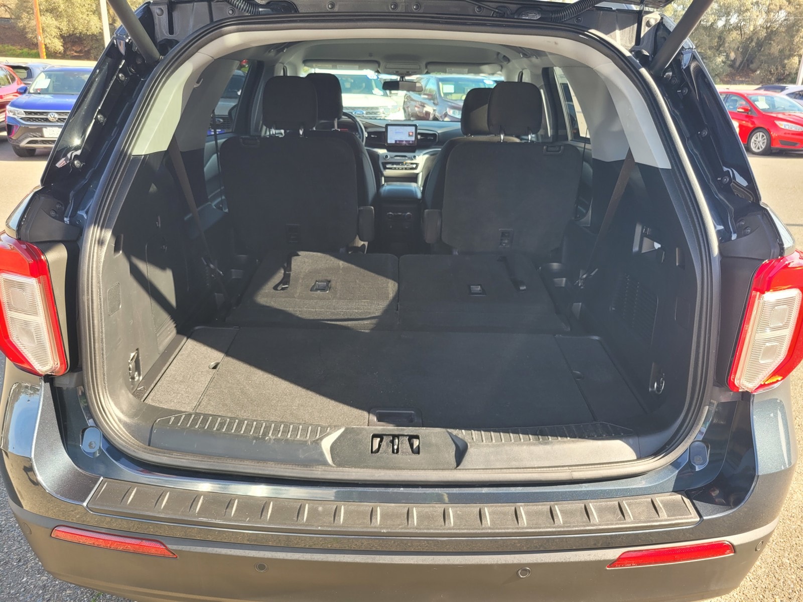 2023 Ford Explorer XLT photo 3