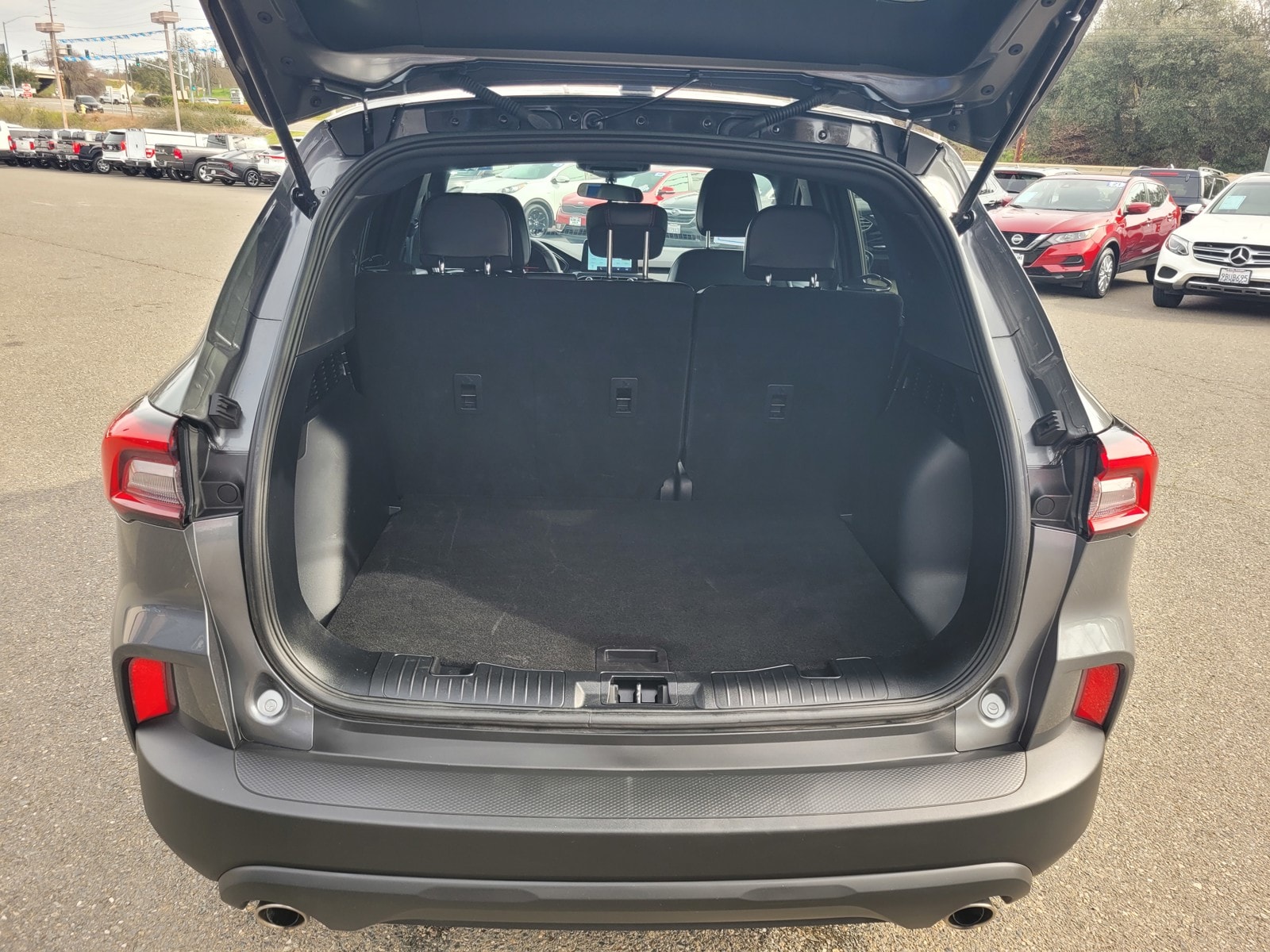 2025 Ford Escape ST-Line photo 3