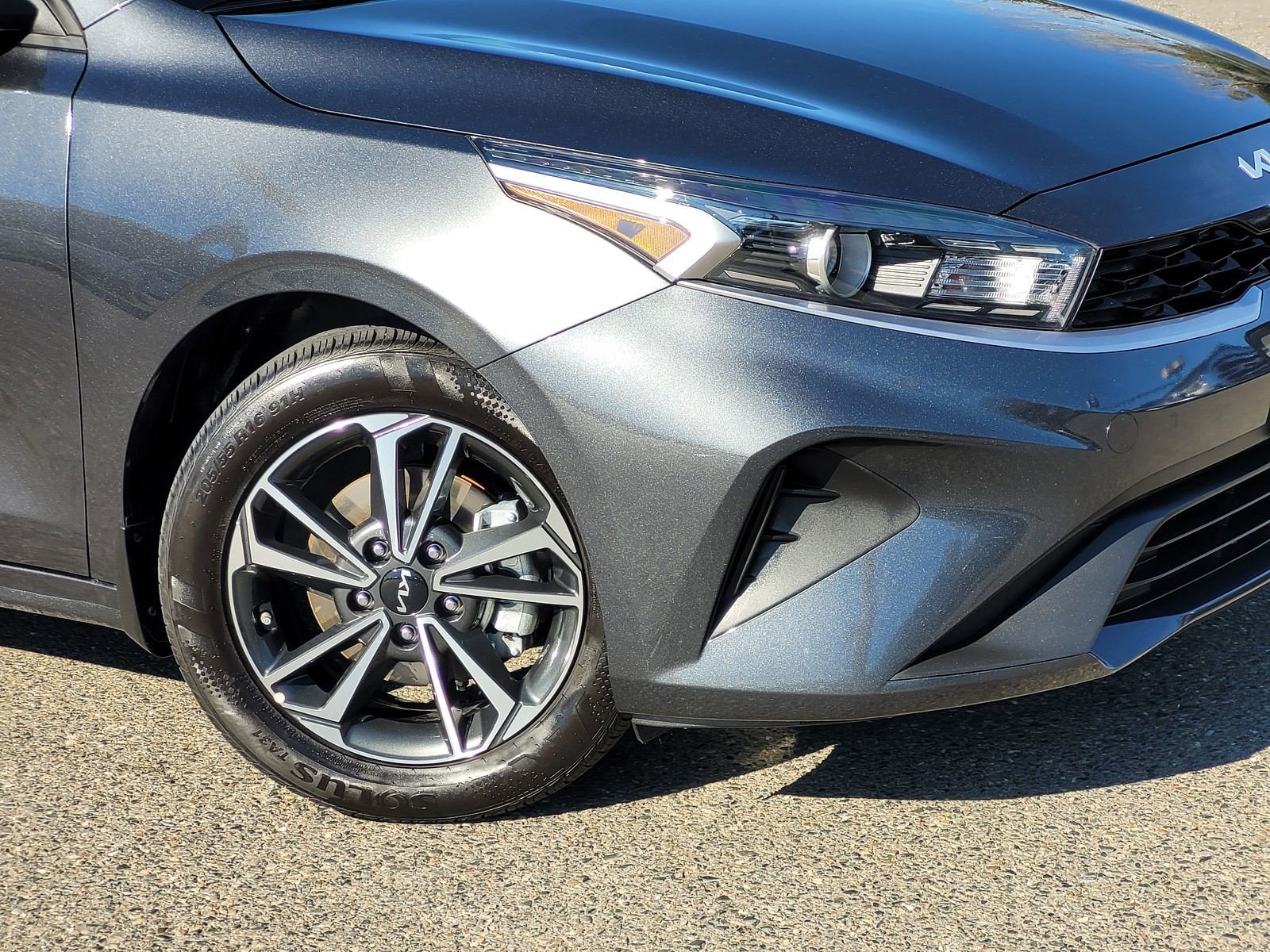 2024 Kia Forte LXS photo 5