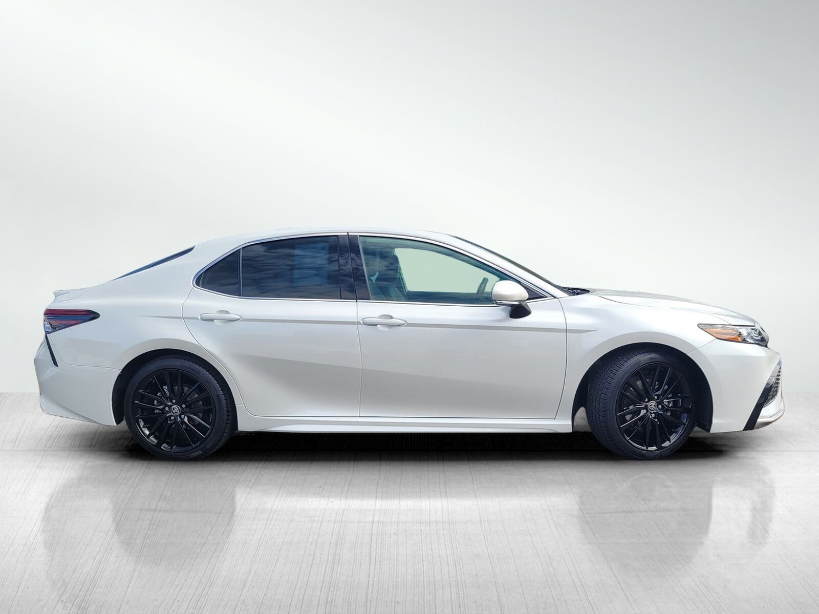 2022 Toyota Camry XSE photo 3