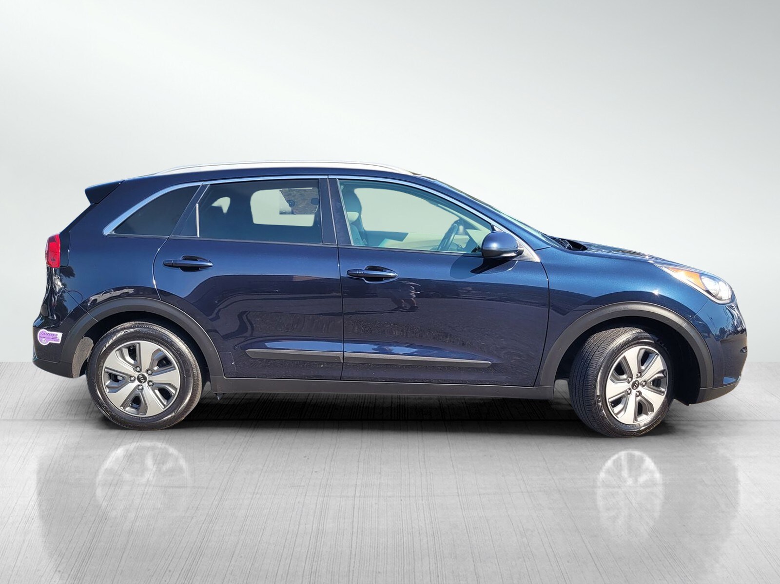 2019 Kia Niro Plug-In Hybrid LX photo 3