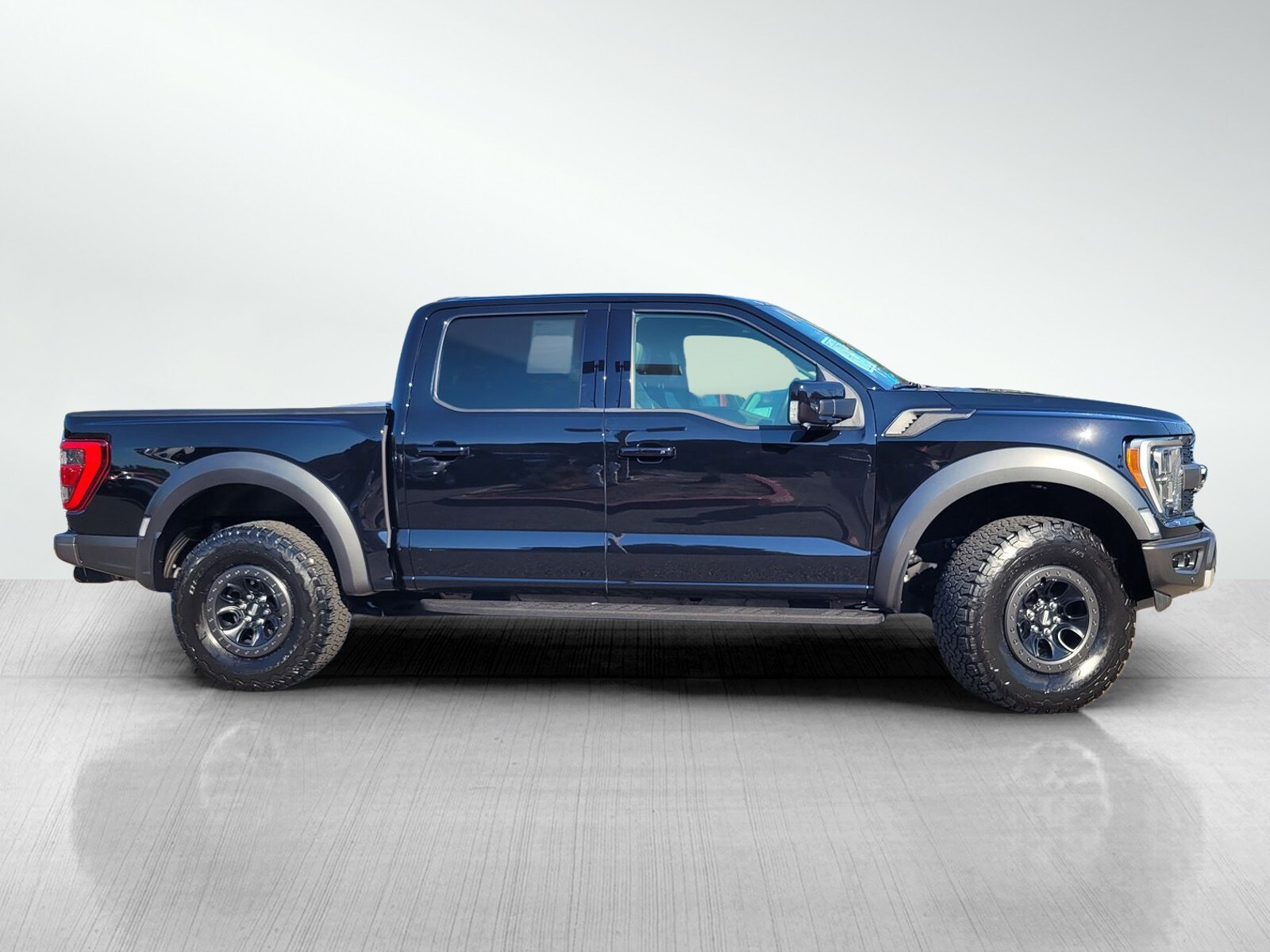 2023 Ford F-150 Raptor photo 3