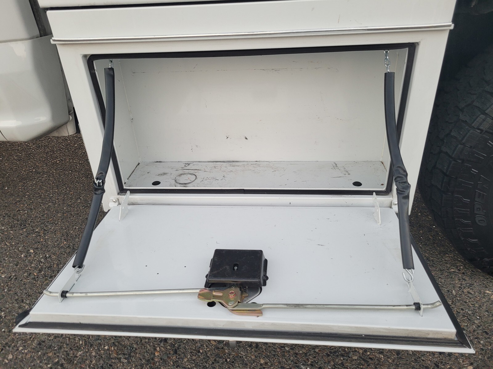 2021 Ford F-350 XL photo 3