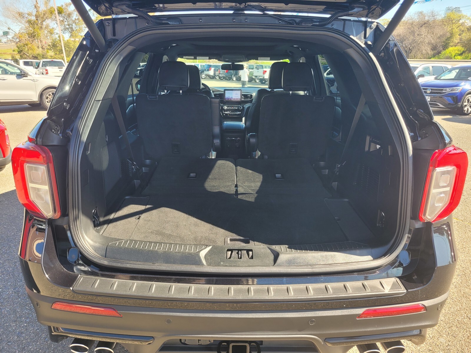 2023 Ford Explorer ST photo 3