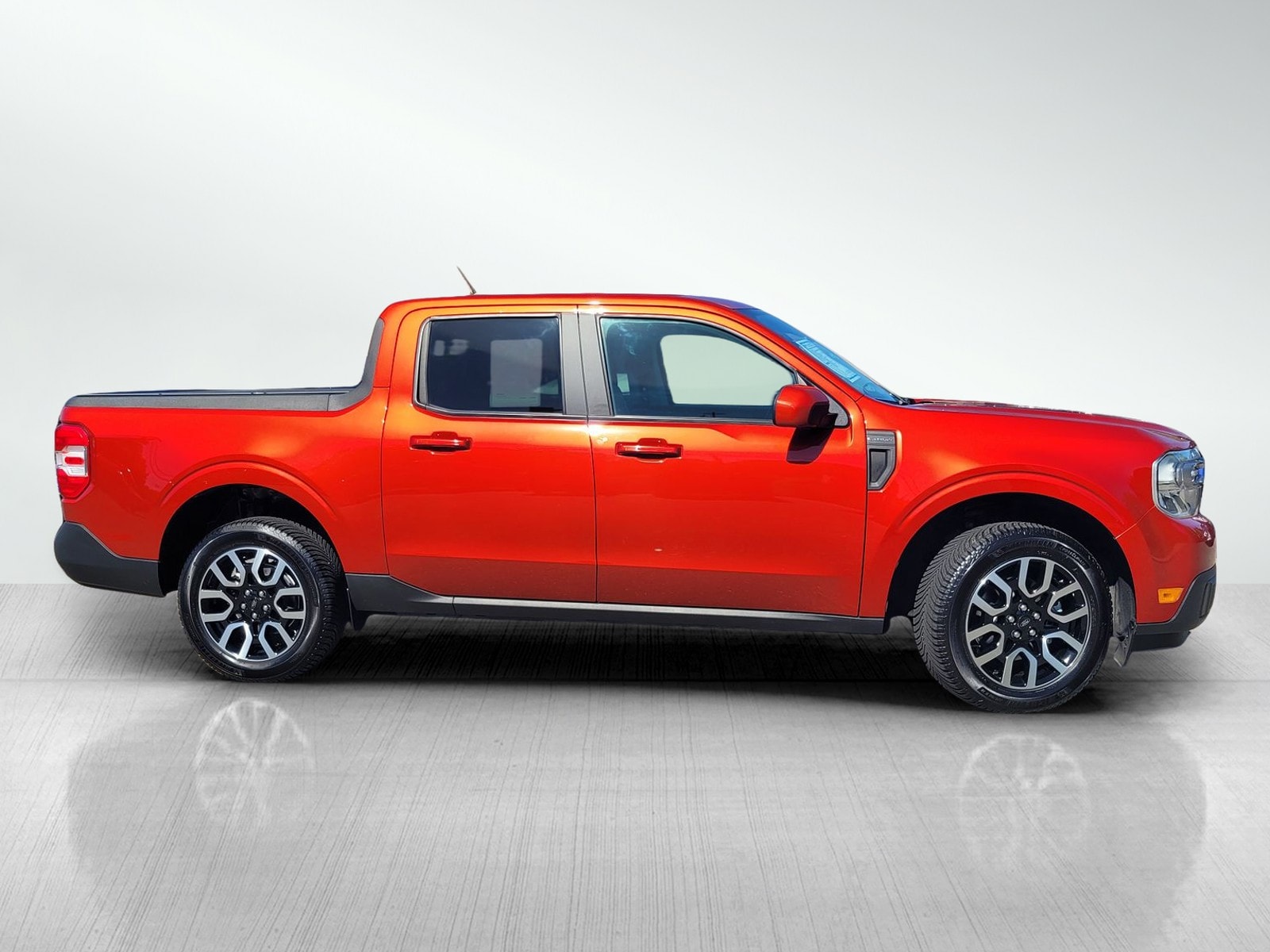 2022 Ford Maverick LARIAT photo 2