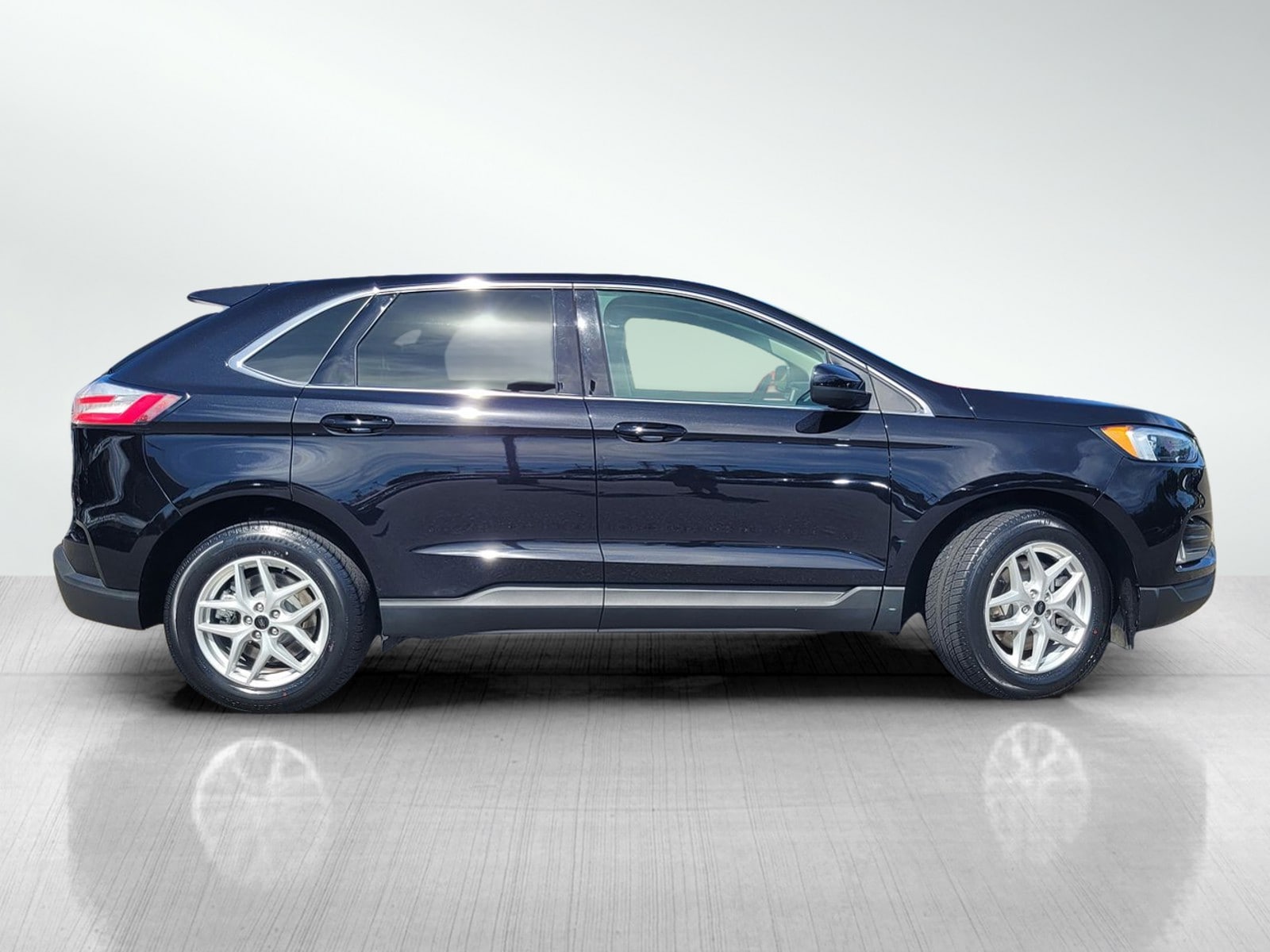 2023 Ford Edge SEL photo 2