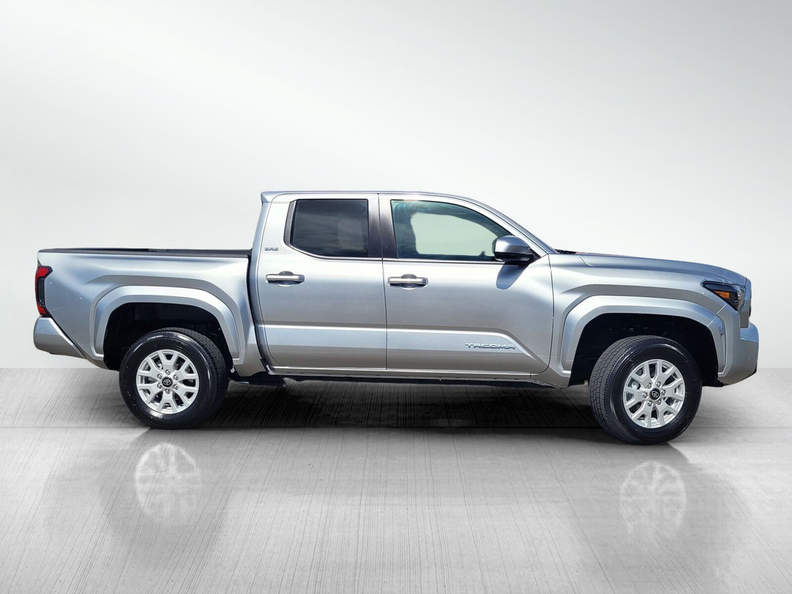2024 Toyota Tacoma SR5 photo 2