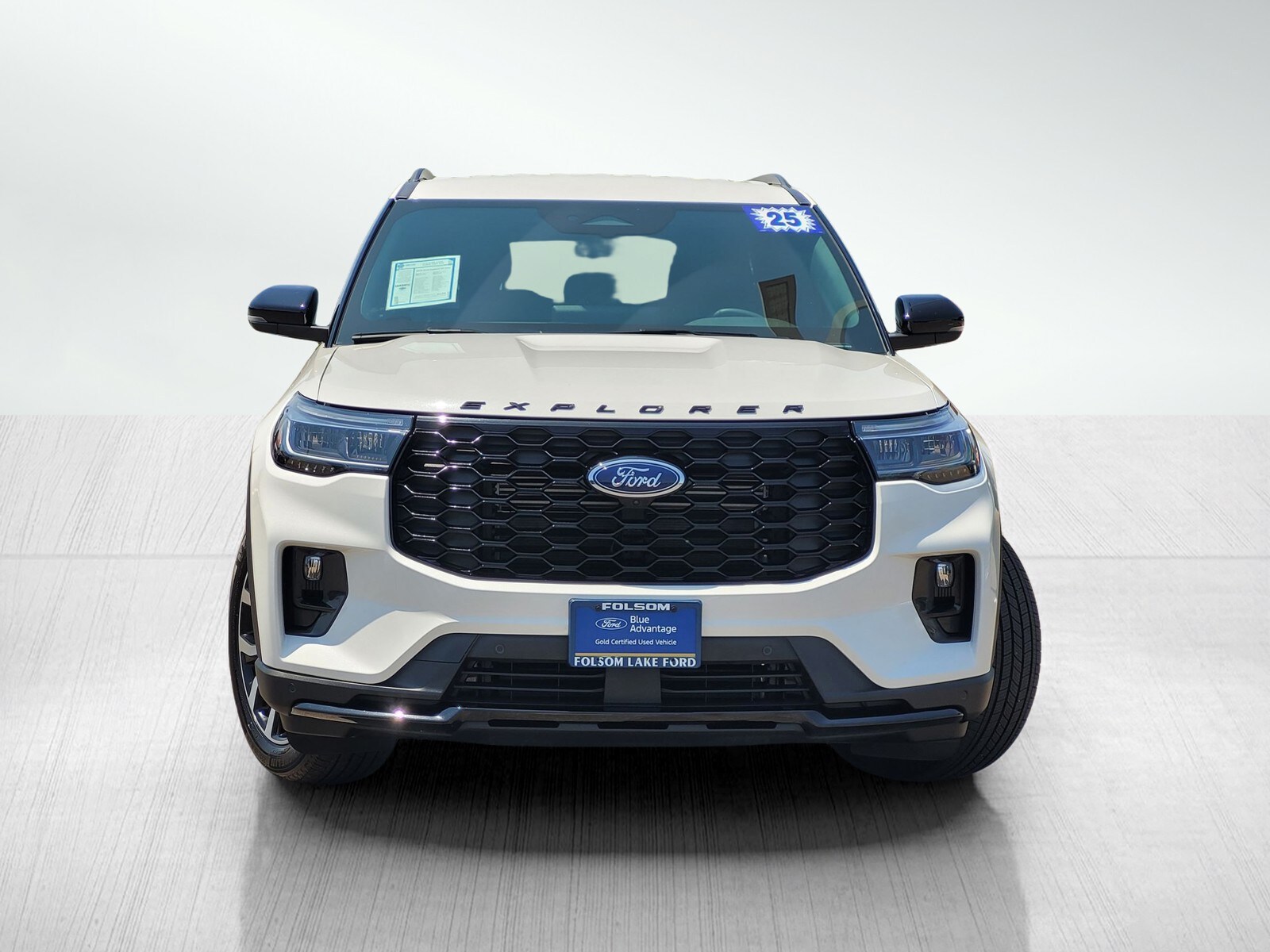 2025 Ford Explorer ST-Line photo 2