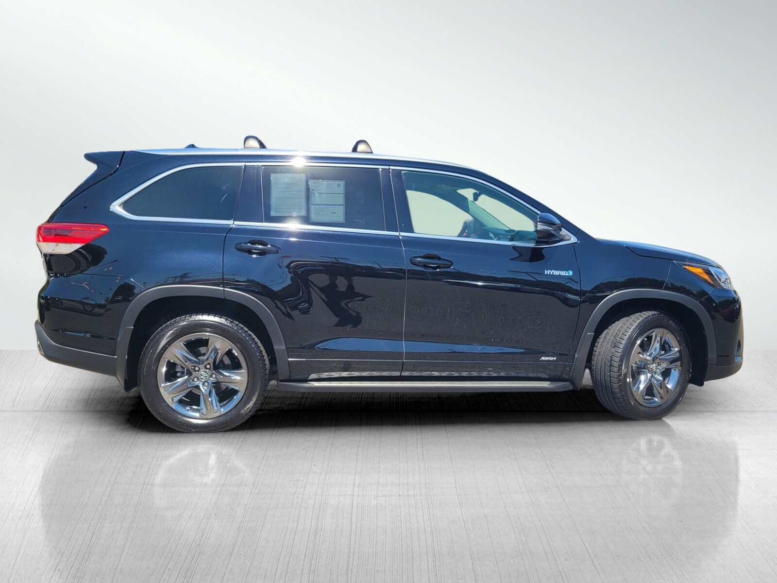 2019 Toyota Highlander Hybrid Limited photo 3