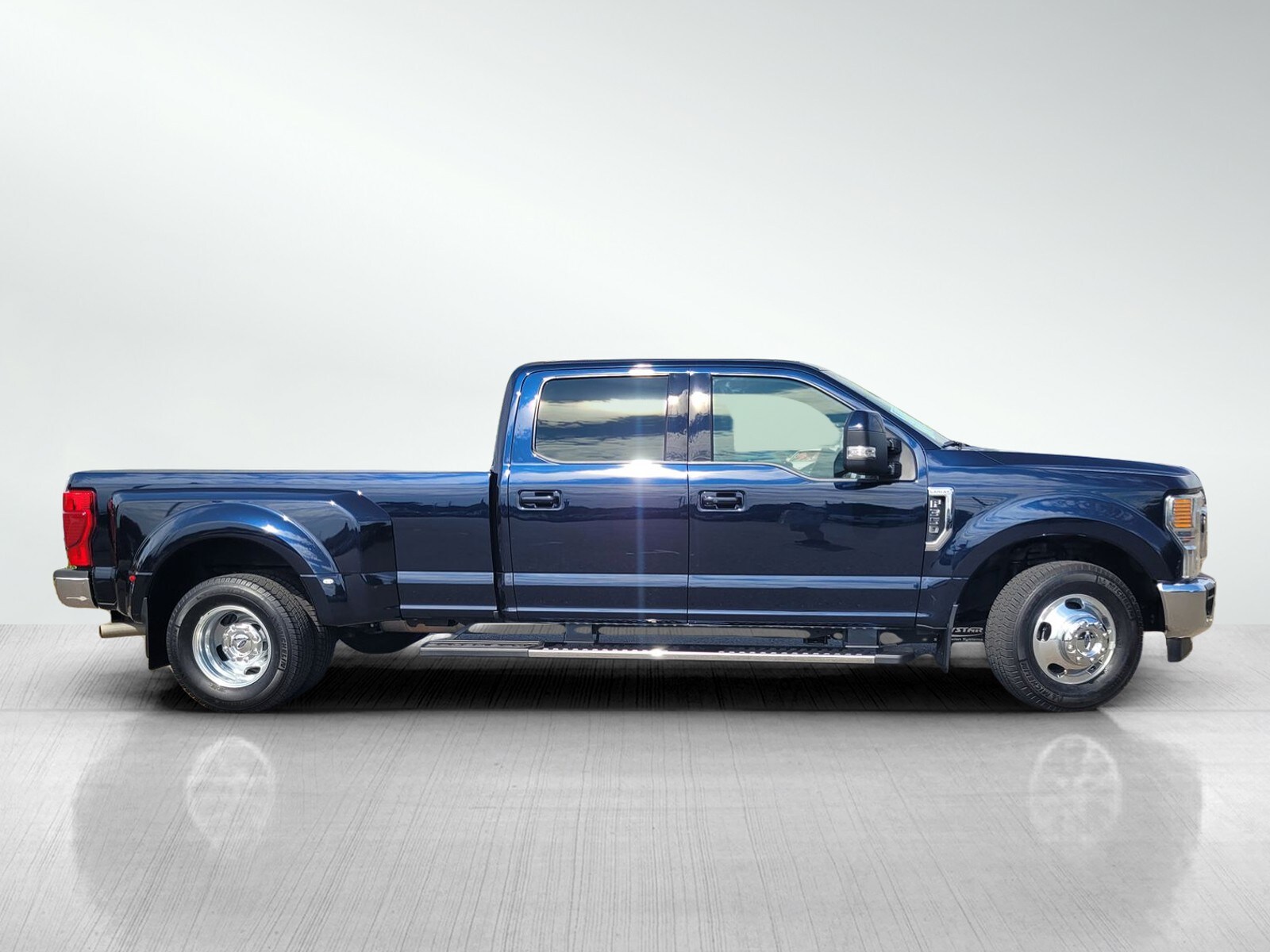 2022 Ford F-350 Lariat photo 3